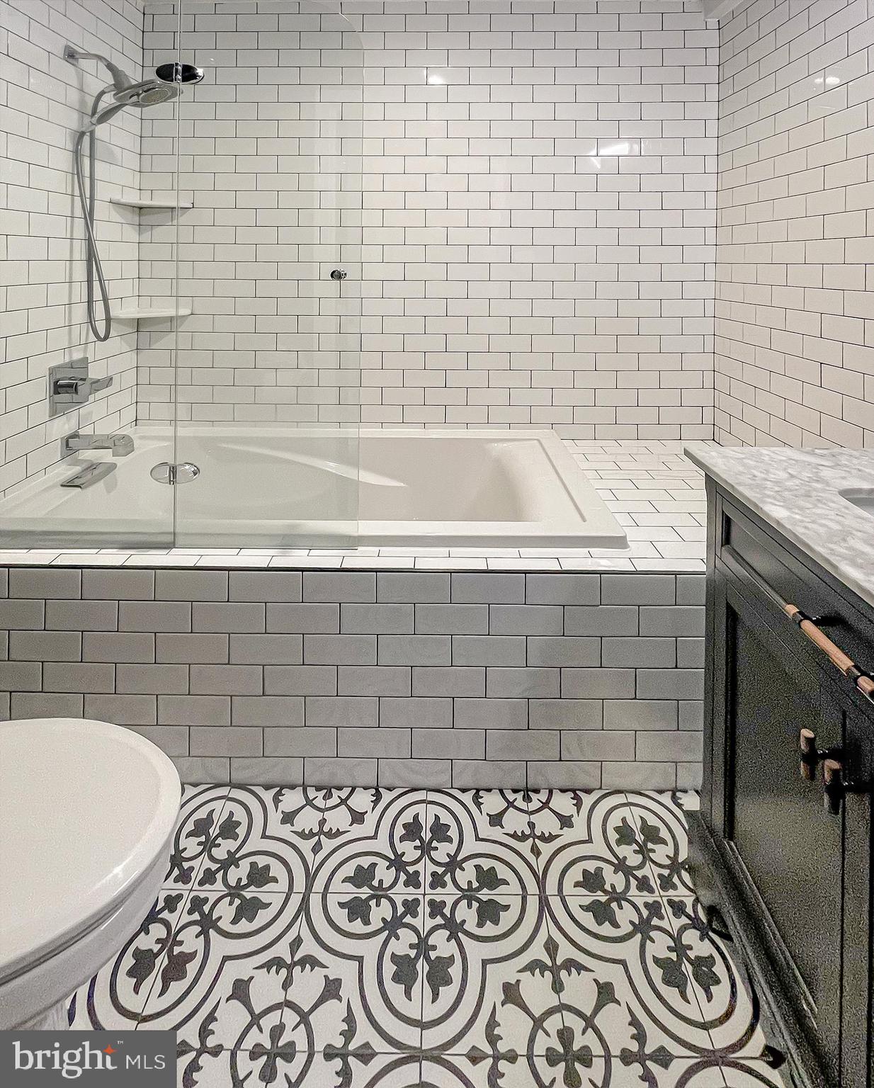 PORT RICHMOND - Residential Lease