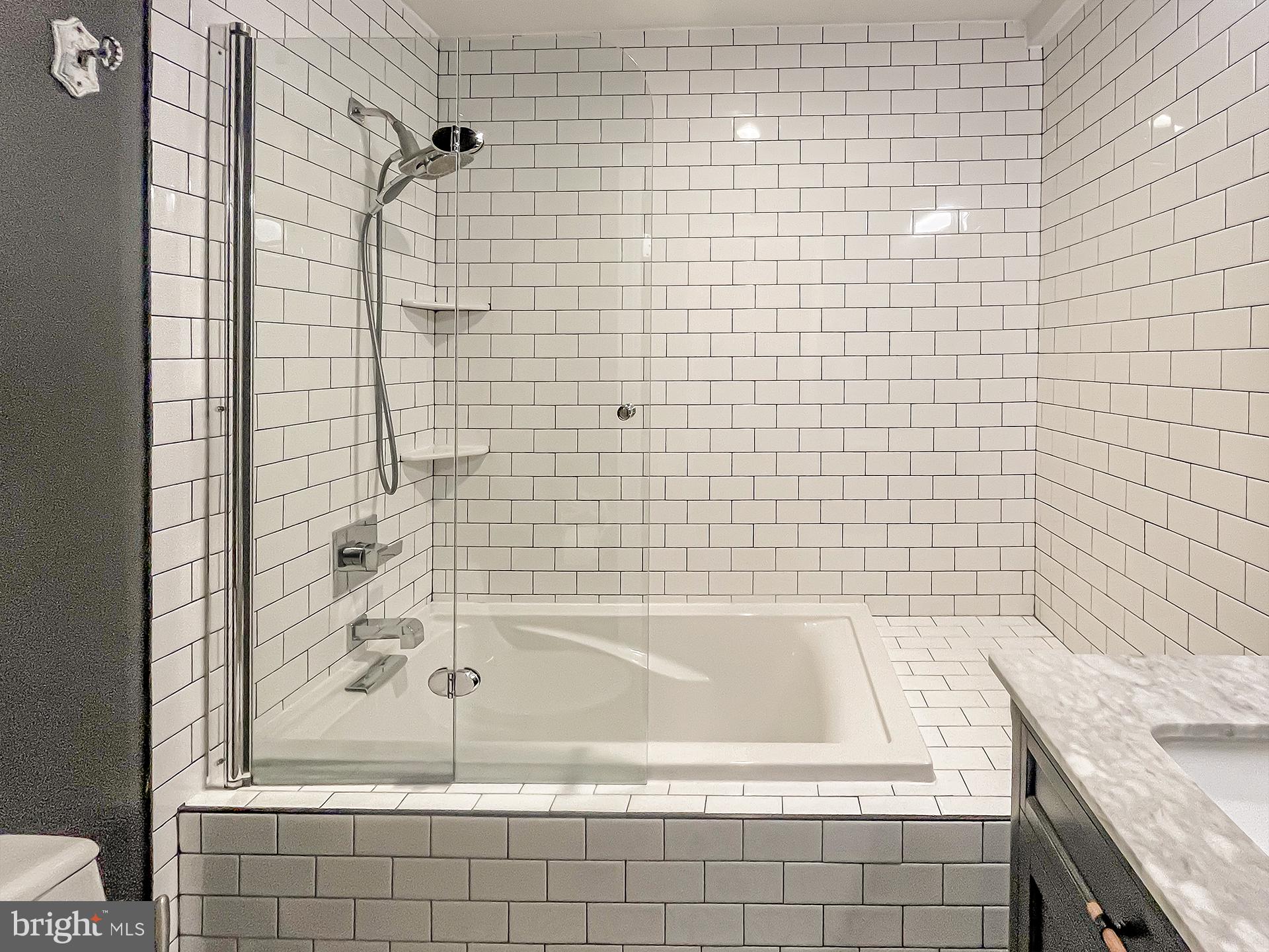 PORT RICHMOND - Residential Lease