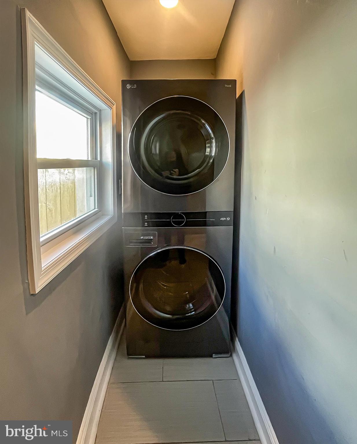 PORT RICHMOND - Residential Lease