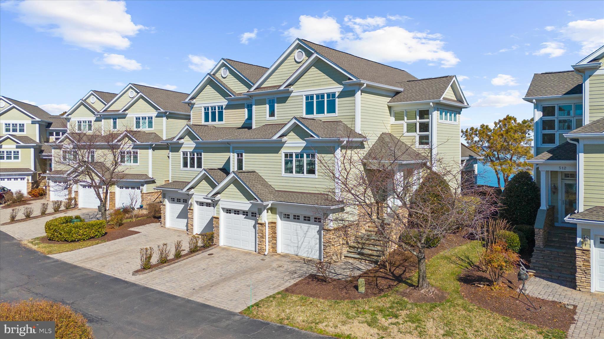 518 NARROWS POINTE DRIVE