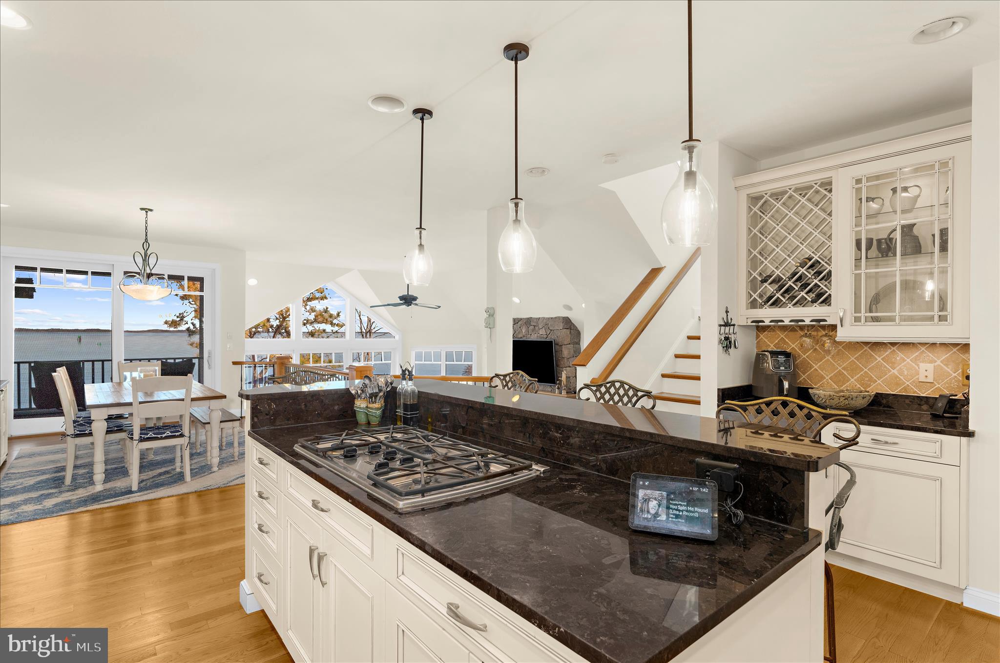 NARROWS POINTE - Residential