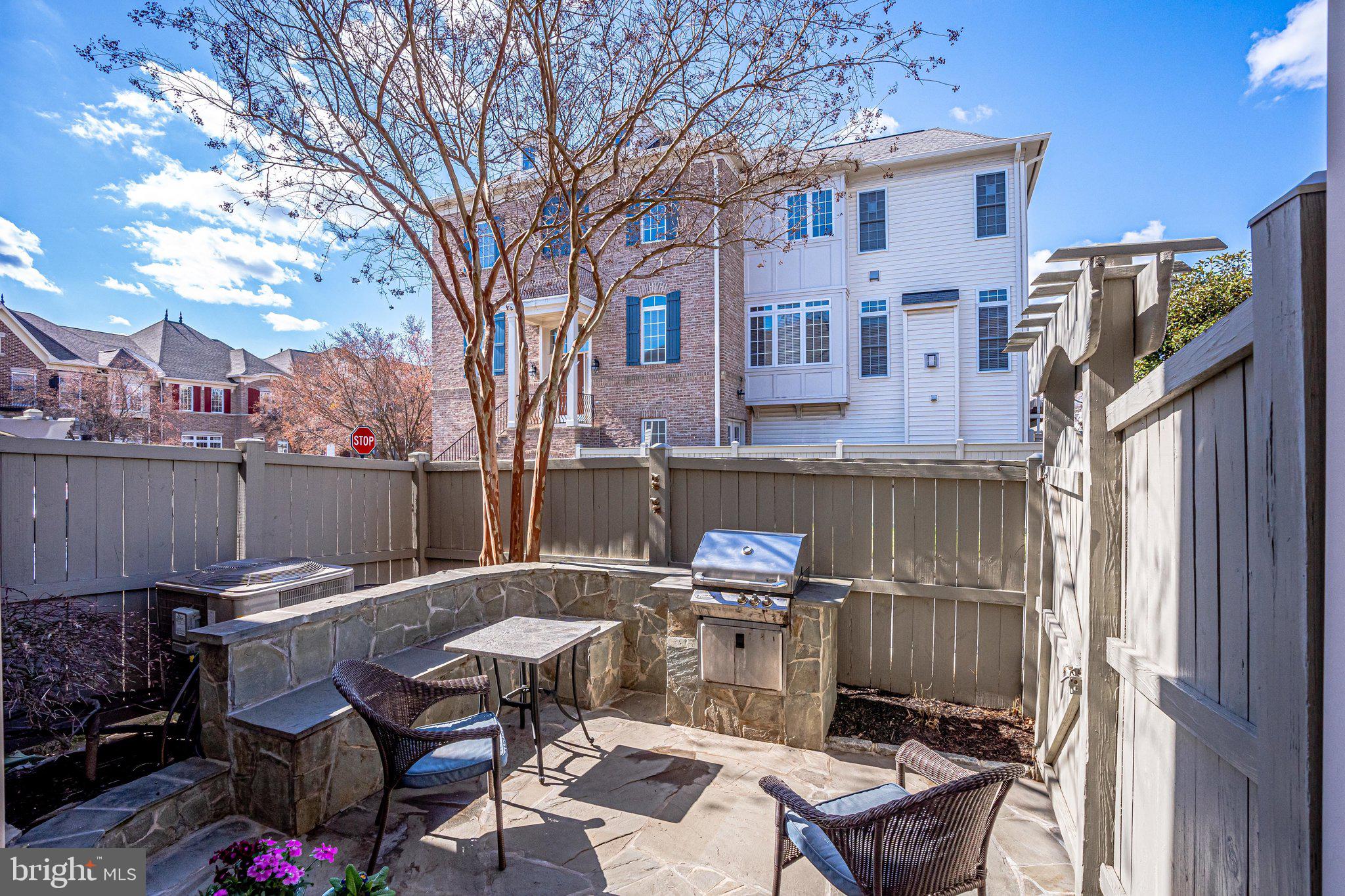 AVONLEA - Residential Lease