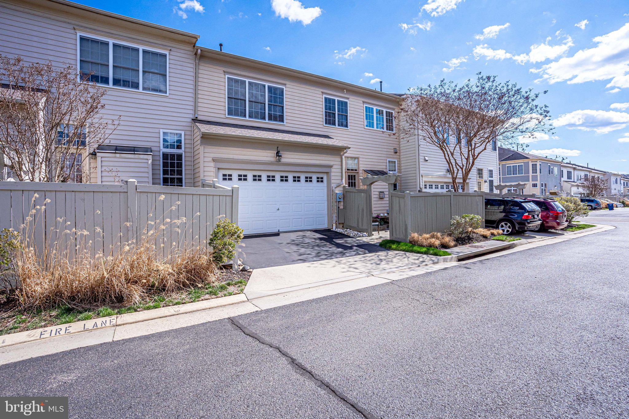 AVONLEA - Residential Lease