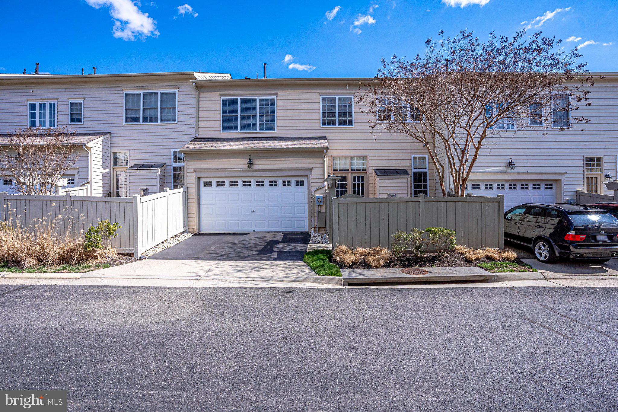 AVONLEA - Residential Lease