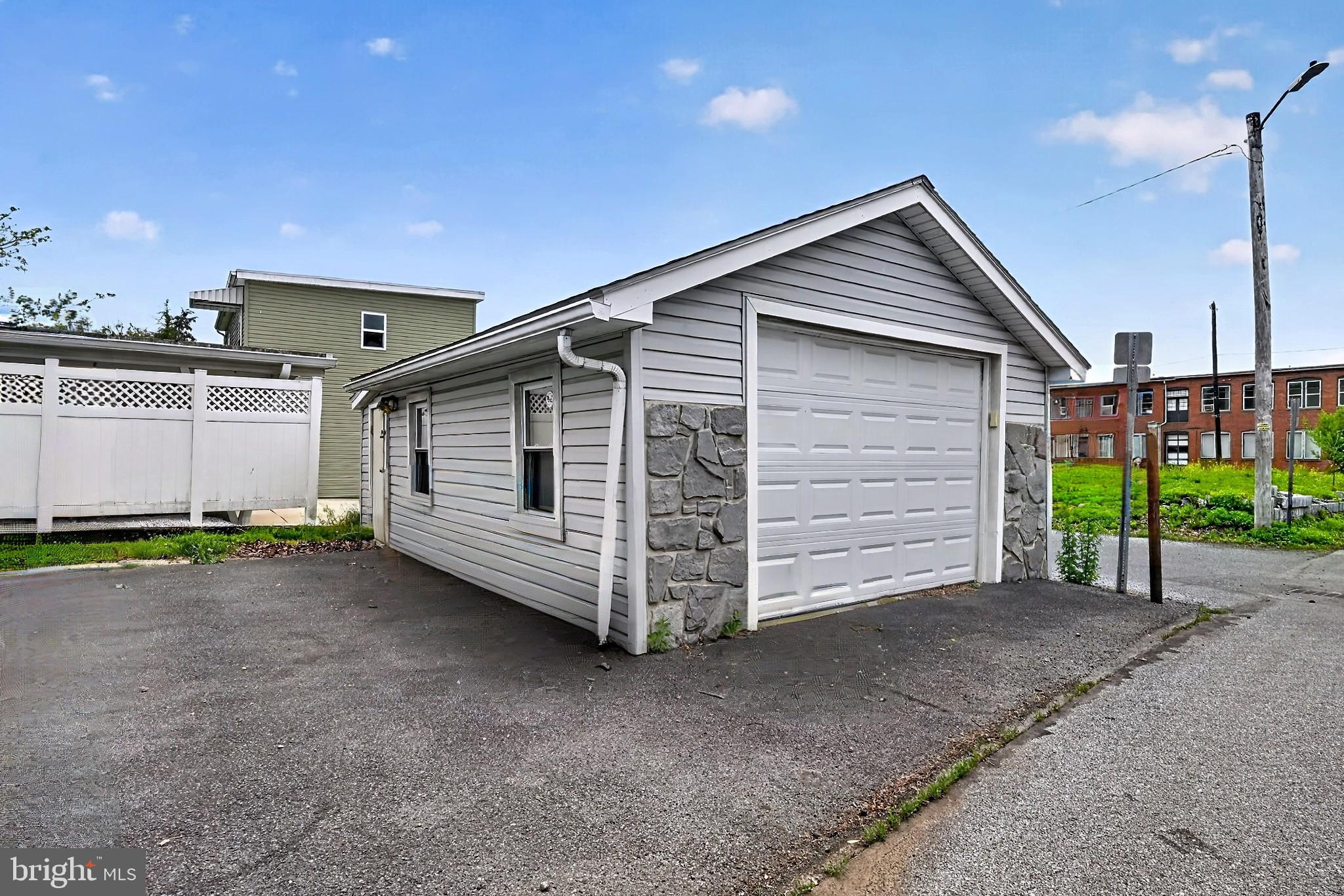 PINE GROVE - Residential