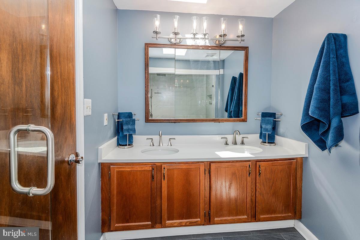 QUEEN ANNE ESTATES - Residential