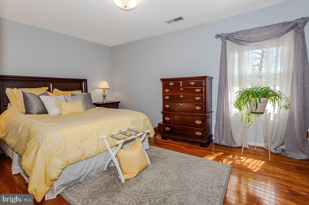 QUEEN ANNE ESTATES - Residential