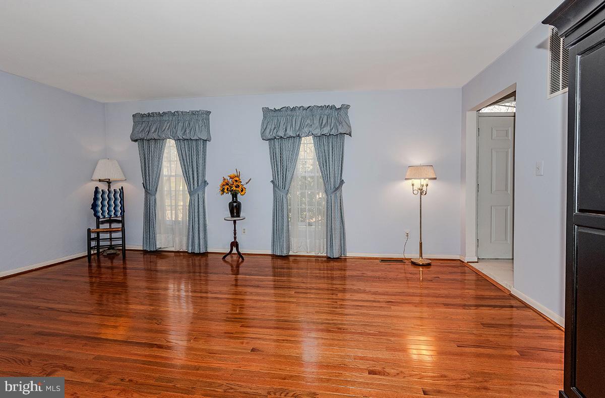 QUEEN ANNE ESTATES - Residential