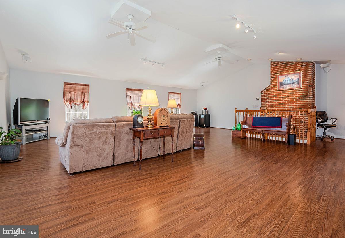 QUEEN ANNE ESTATES - Residential