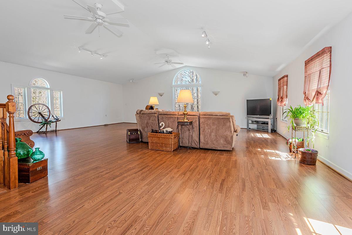 QUEEN ANNE ESTATES - Residential