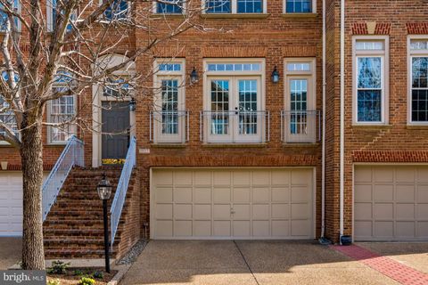 Townhouse For Sale - 1807 Brentridge Street<br/> VIENNA, VA 22182