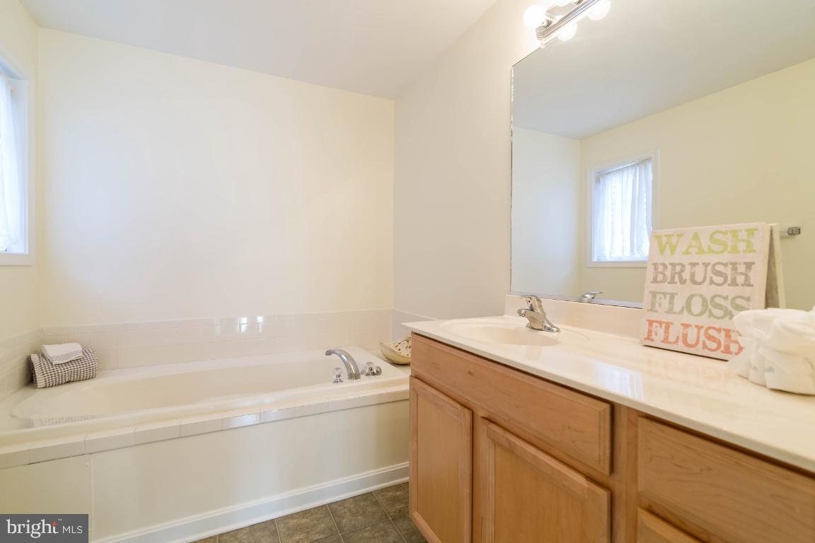 LAKE CAROLINE - Residential