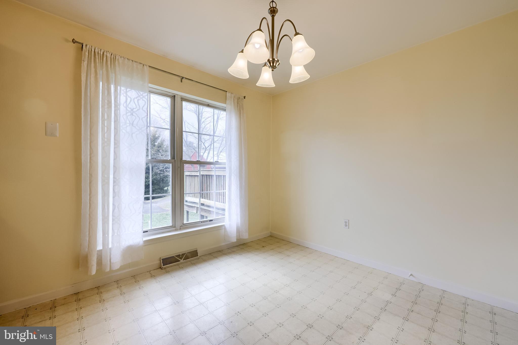 HAMPTON CHASE - Residential