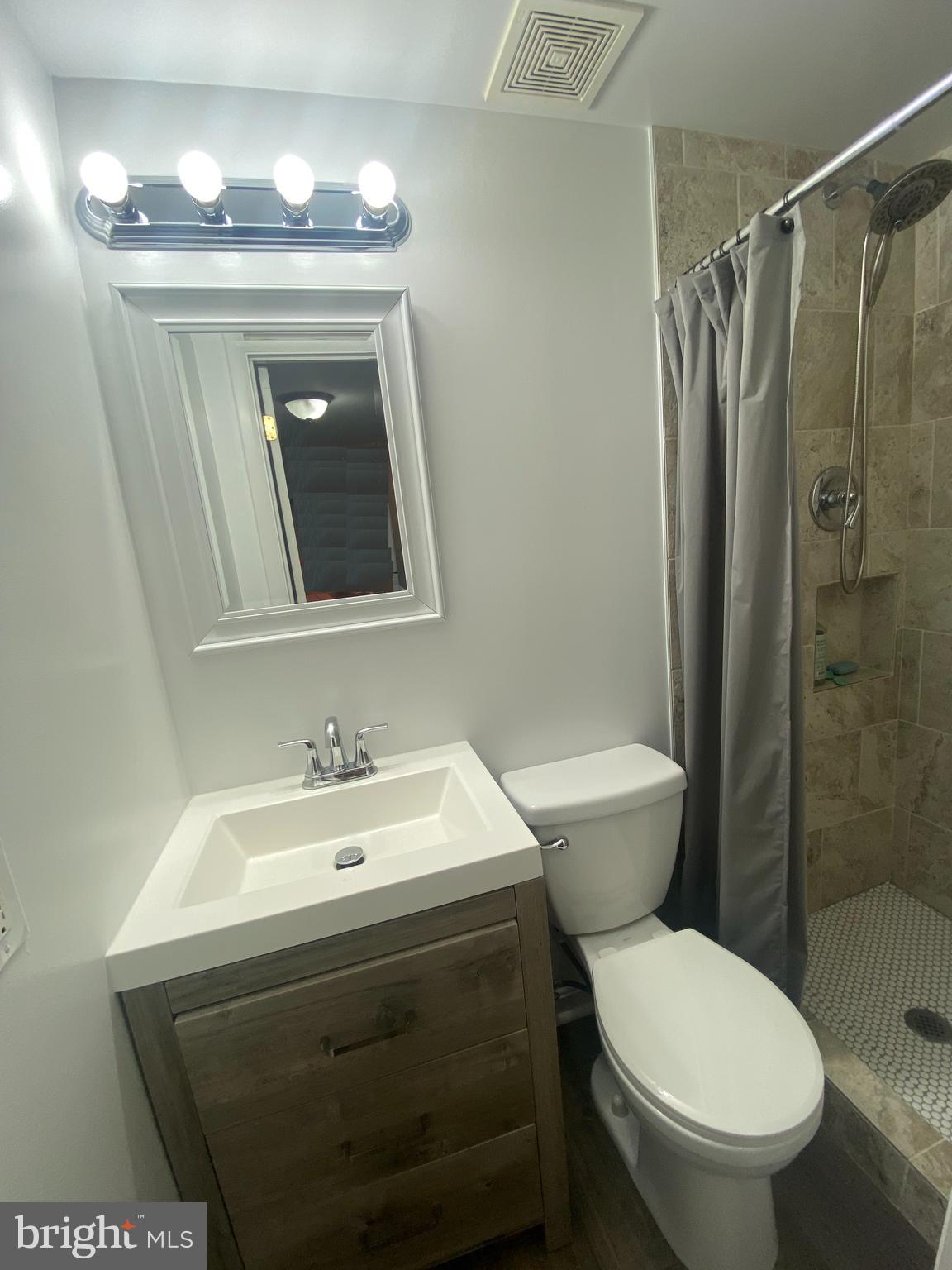 HARFORD SQUARE - Residential Lease