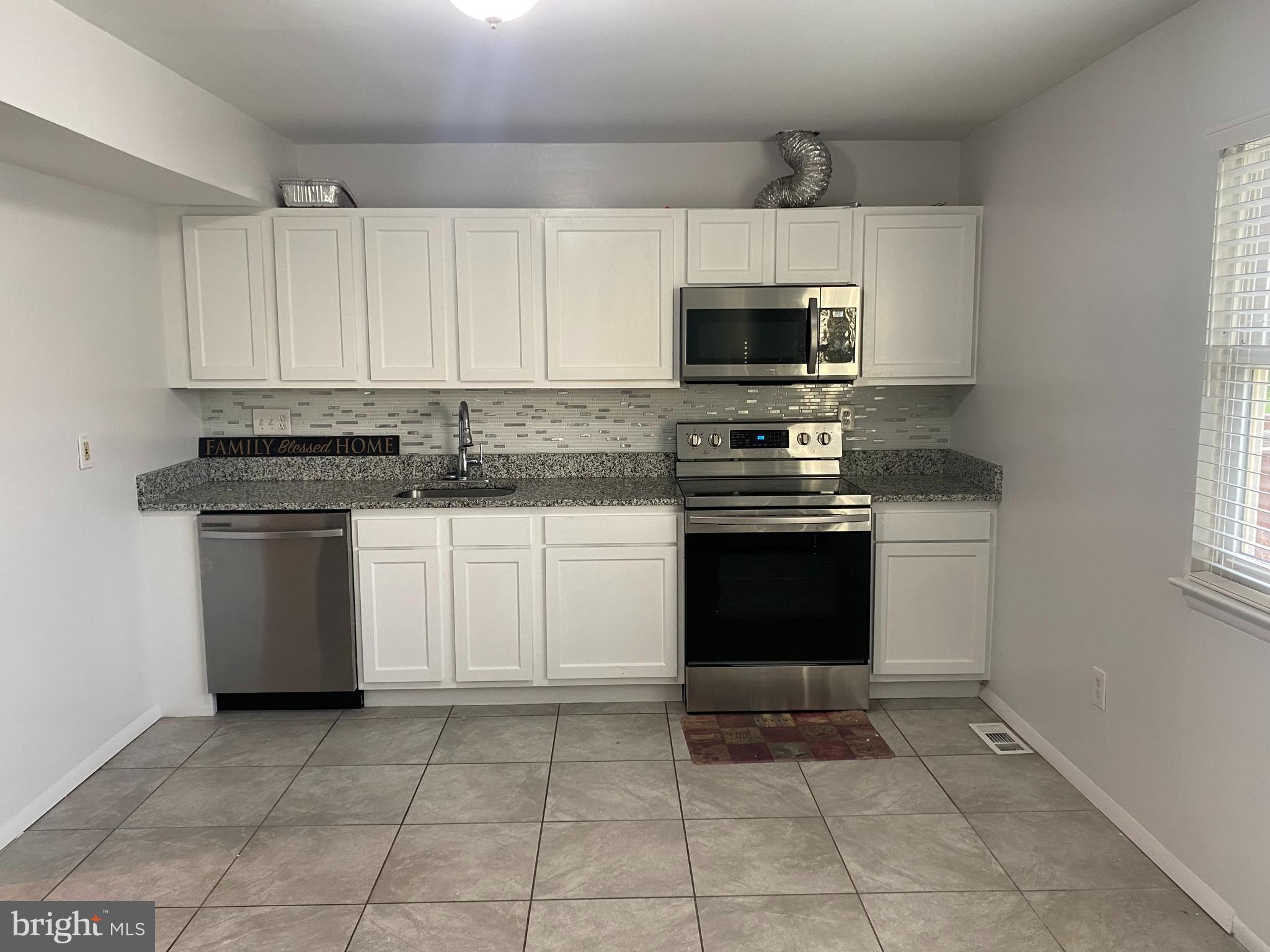 HARFORD SQUARE - Residential Lease