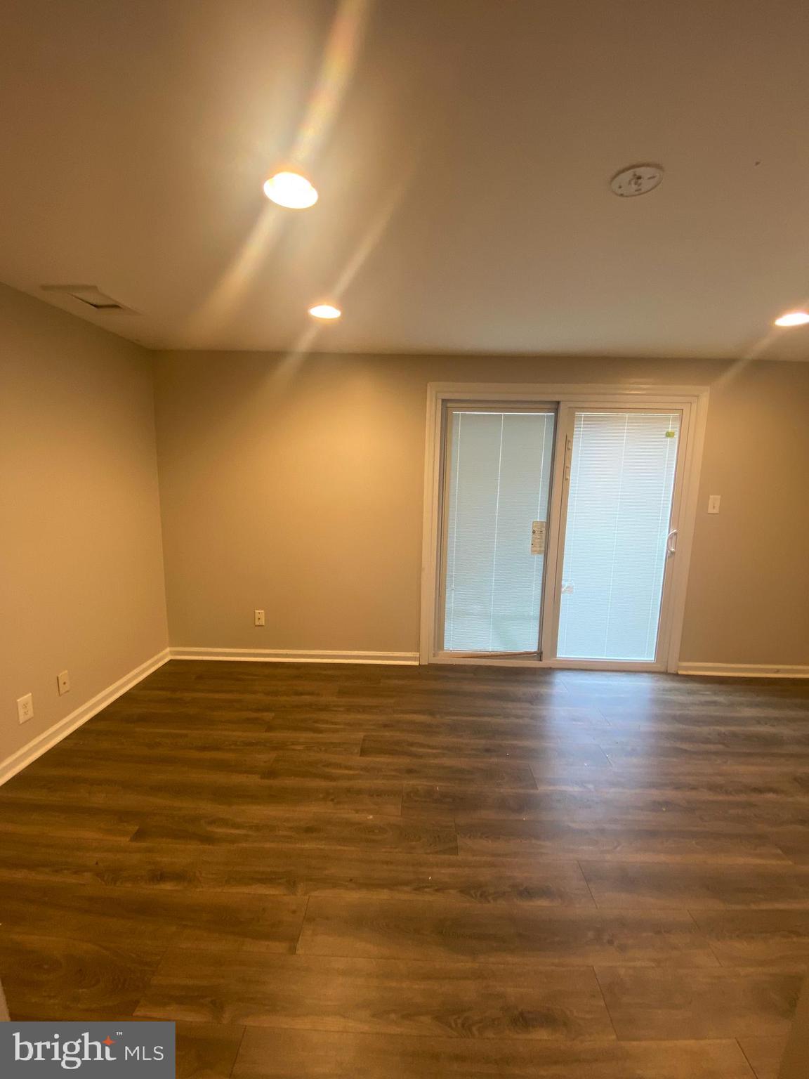 HARFORD SQUARE - Residential Lease