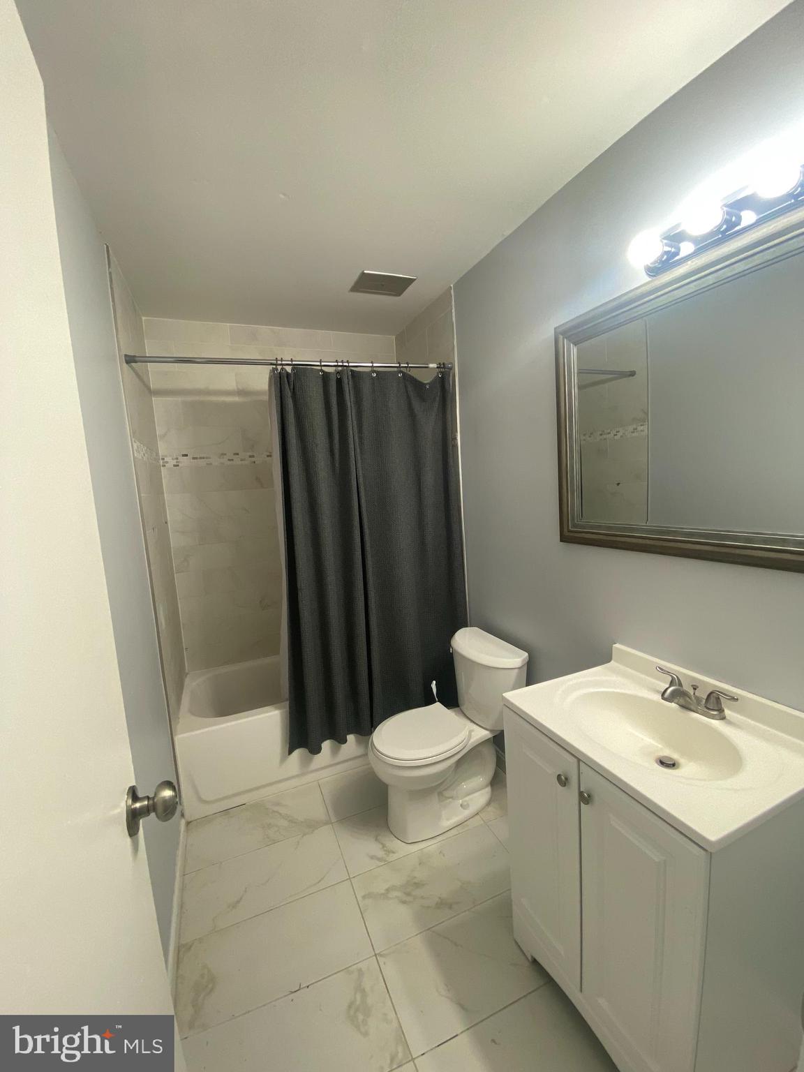 HARFORD SQUARE - Residential Lease