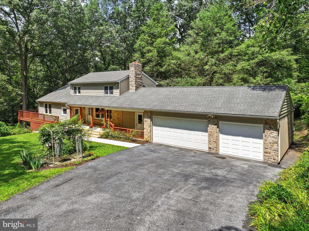 Photo of 226 Acorn Lane, LITITZ, PA 17543 (MLS # PALA2073448)