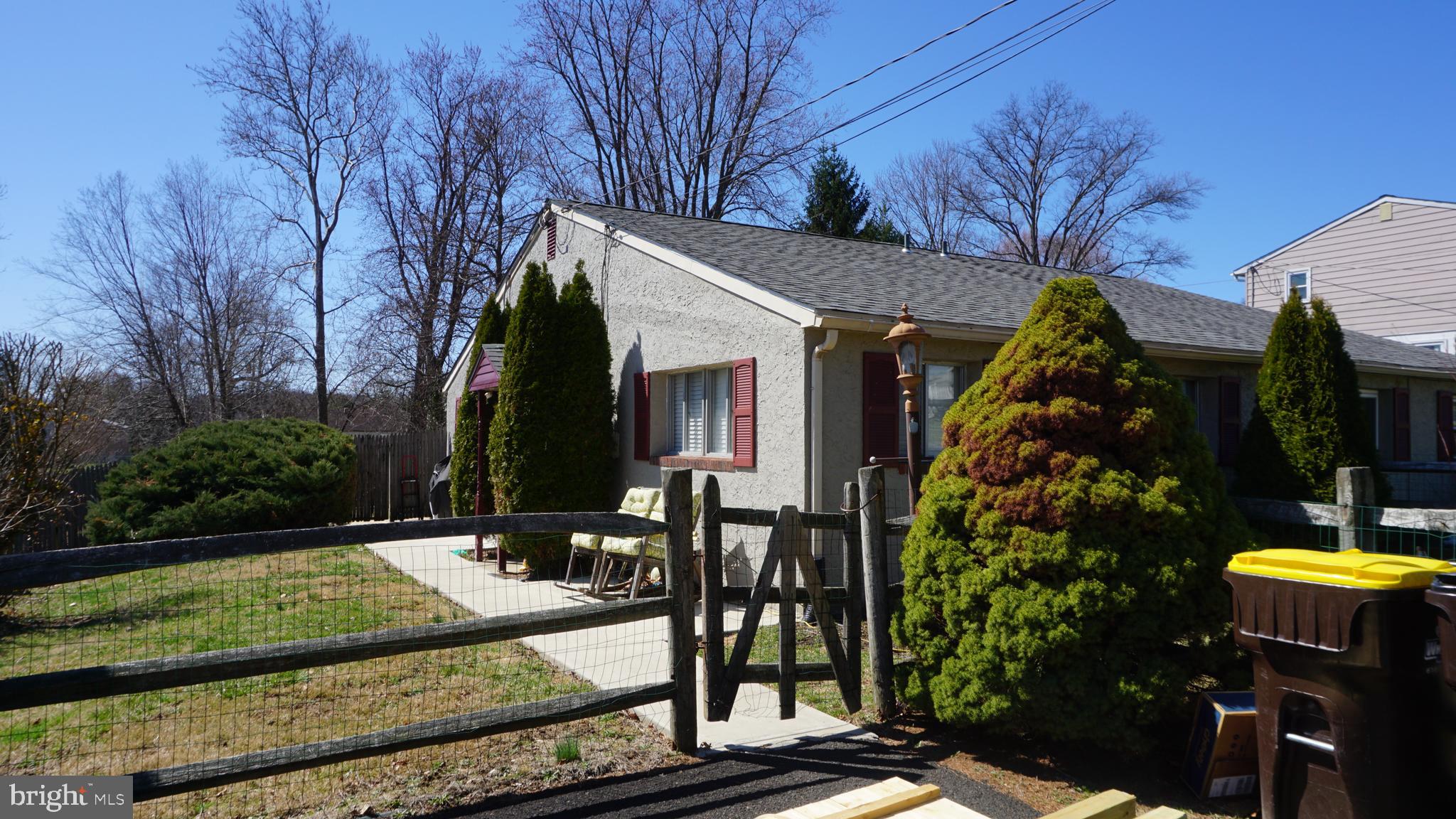 Great starter home or retirement home floor plan can be 3 bedrooms or two with a a separate living room and family room! Great deep back yard fenced in for your dog or just for the kids to play. Why buy a condo no association fee and low taxes!