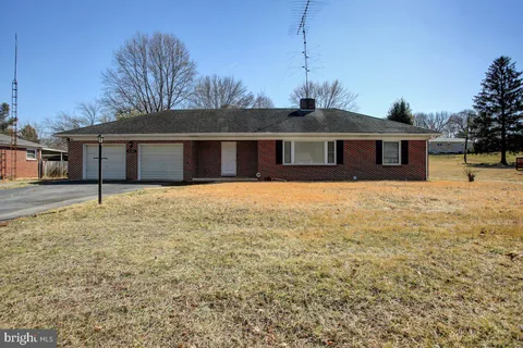 11723 Robinwood Drive, Hagerstown, MD MLS: MDWA2027502