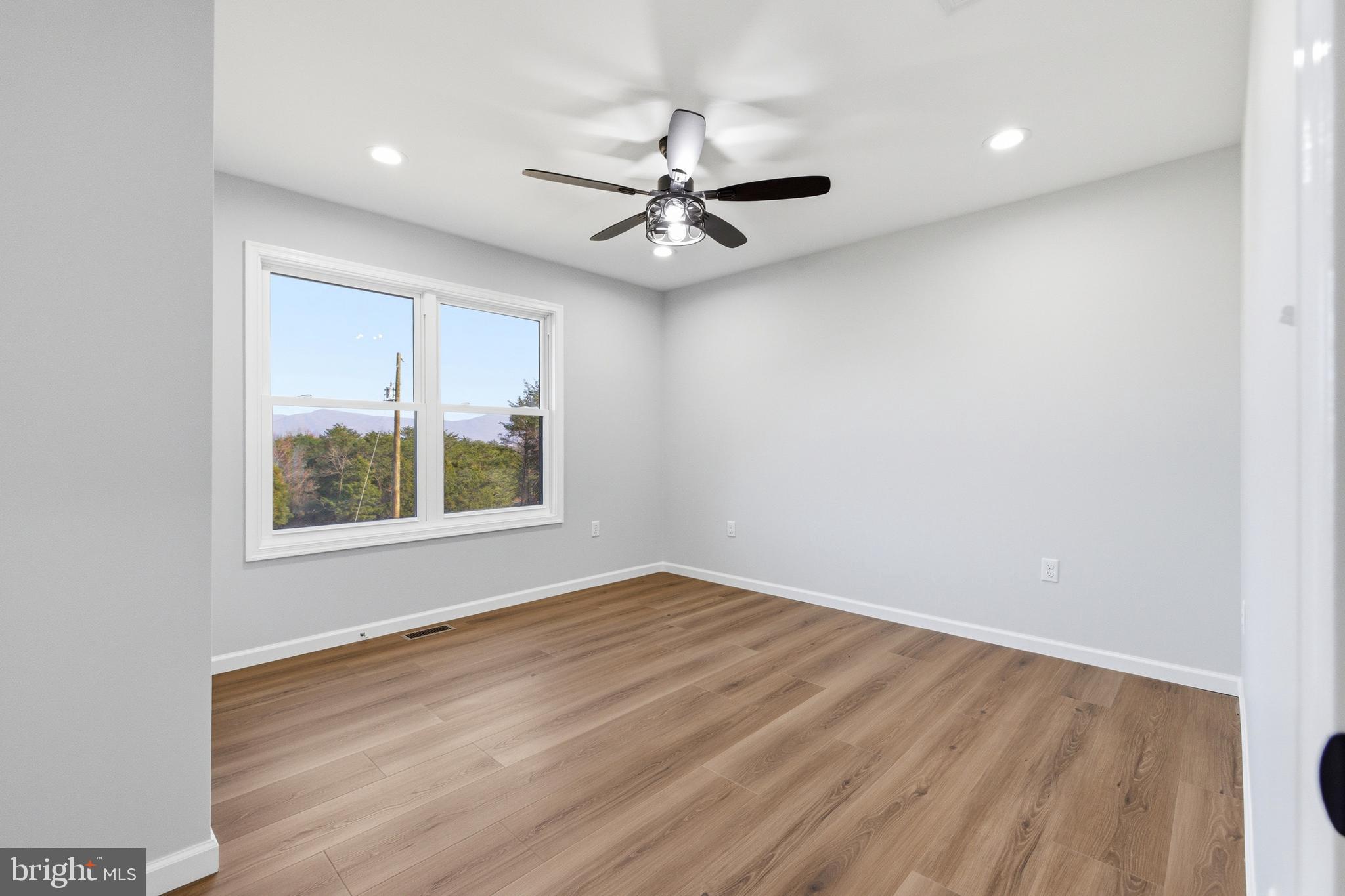 MOUNTAIN VIEW - Residential