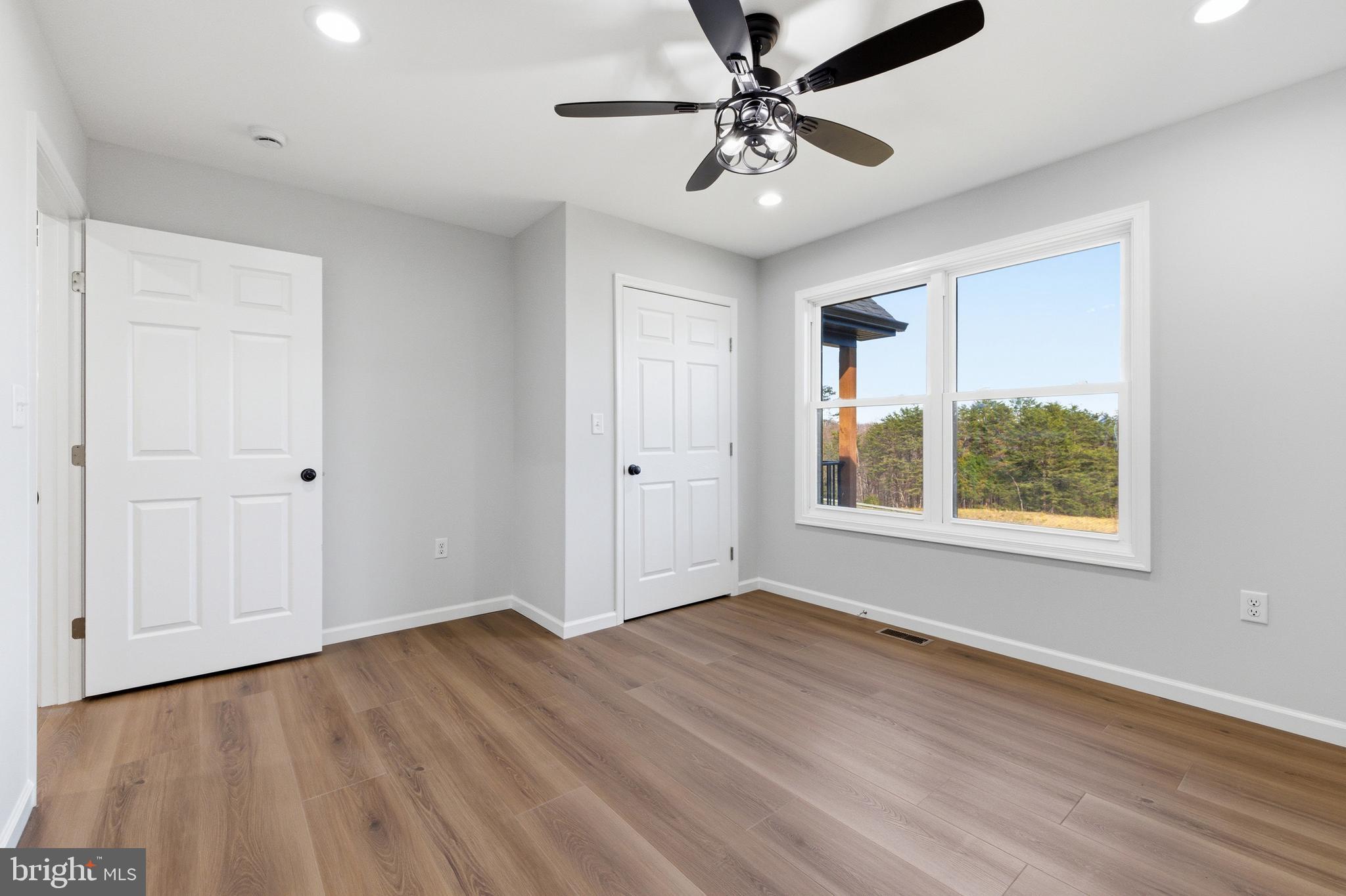 MOUNTAIN VIEW - Residential