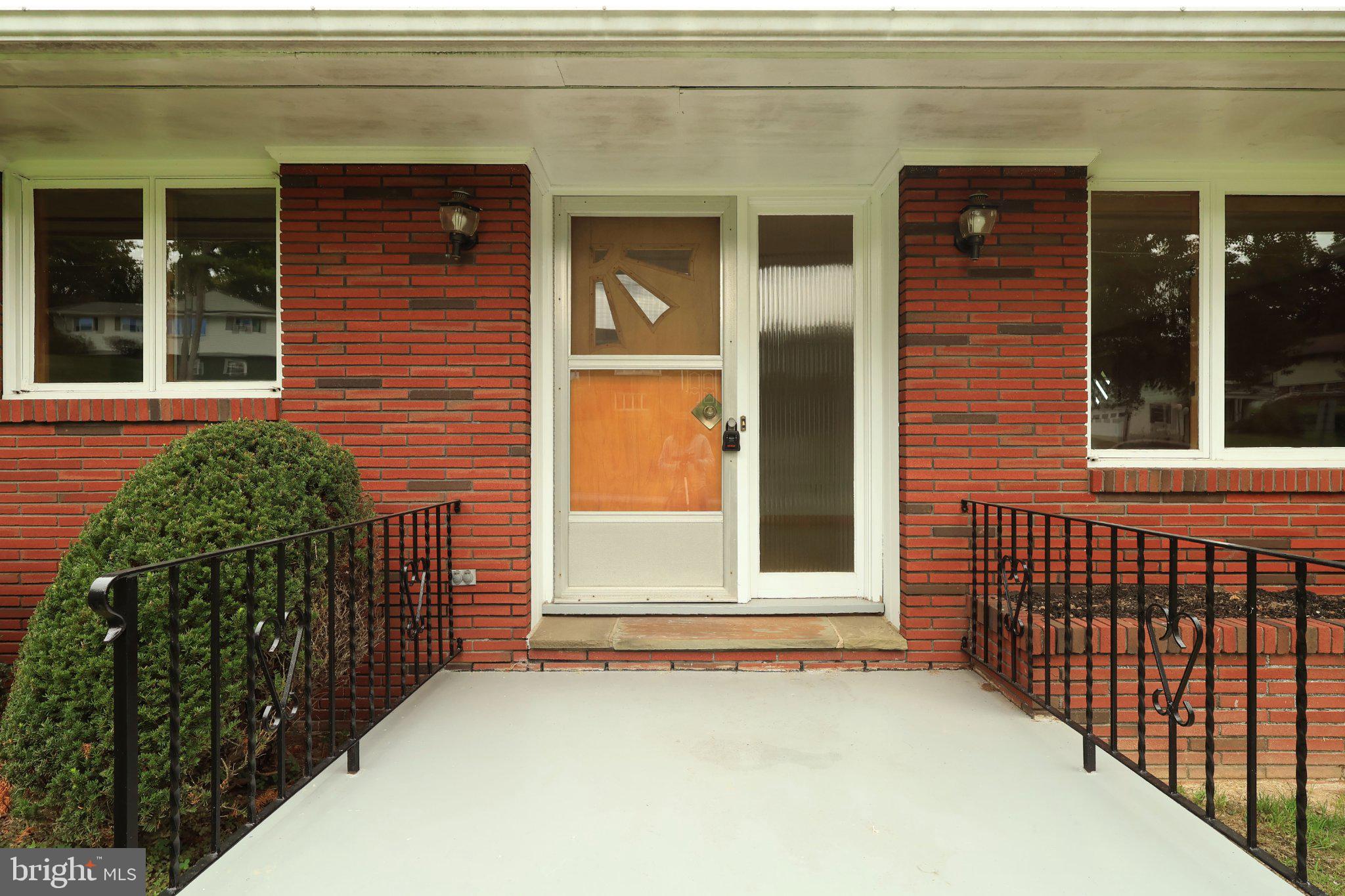 1185 CENTRE STREET