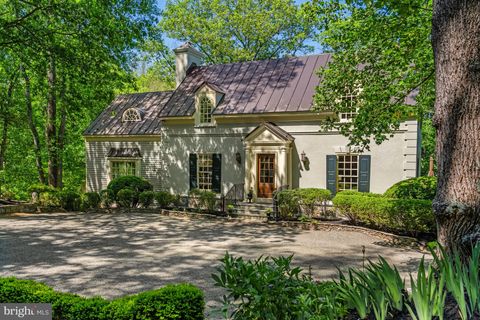 Photo of 22065 Whitetail Ridge Lane, MIDDLEBURG, VA 20117 (MLS # VALO2125122)