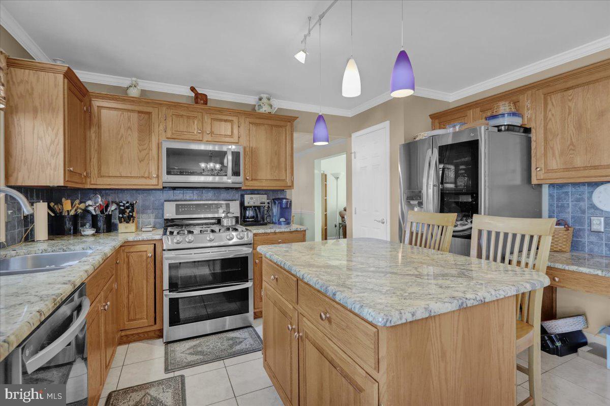 VILLAGES AT RIVERS - Residential