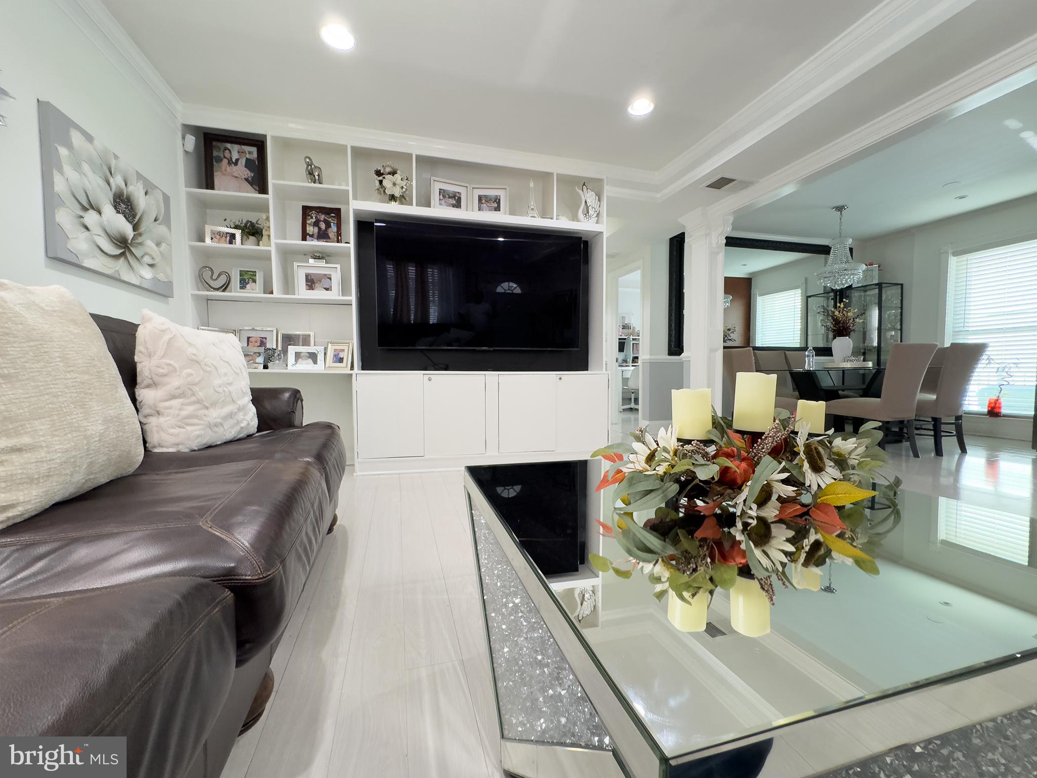 COLMAR MANOR - Residential