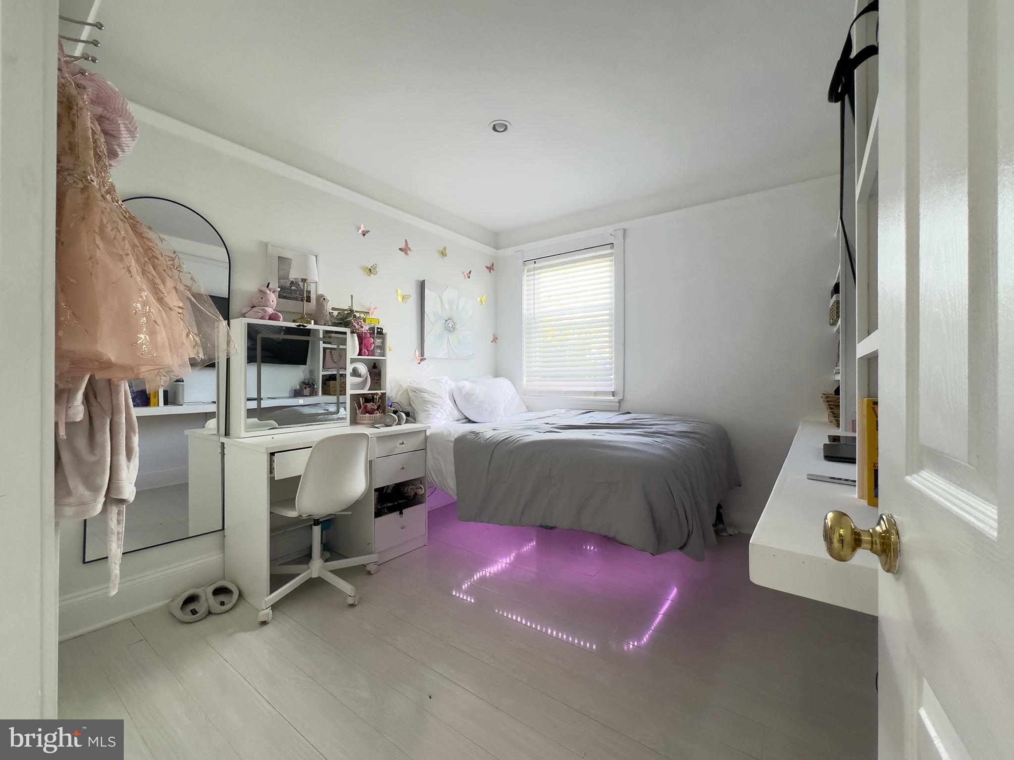 COLMAR MANOR - Residential