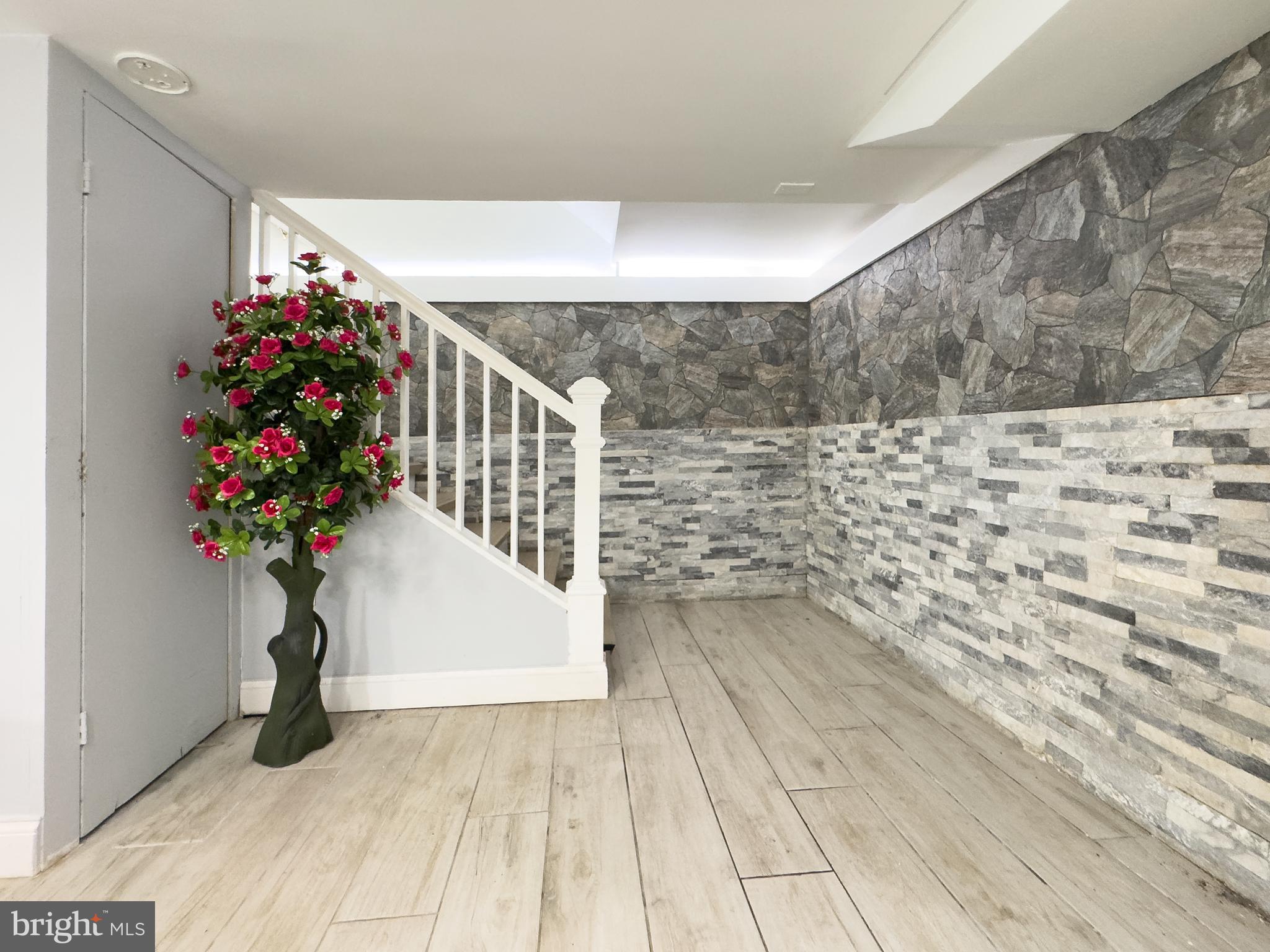 COLMAR MANOR - Residential