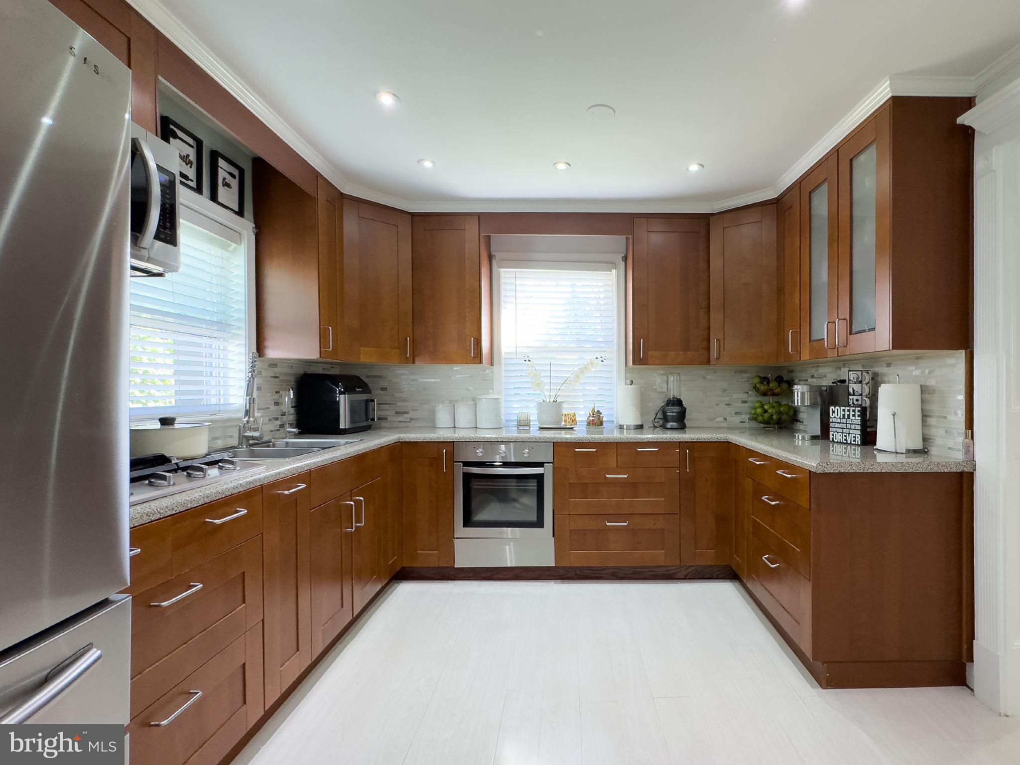 COLMAR MANOR - Residential