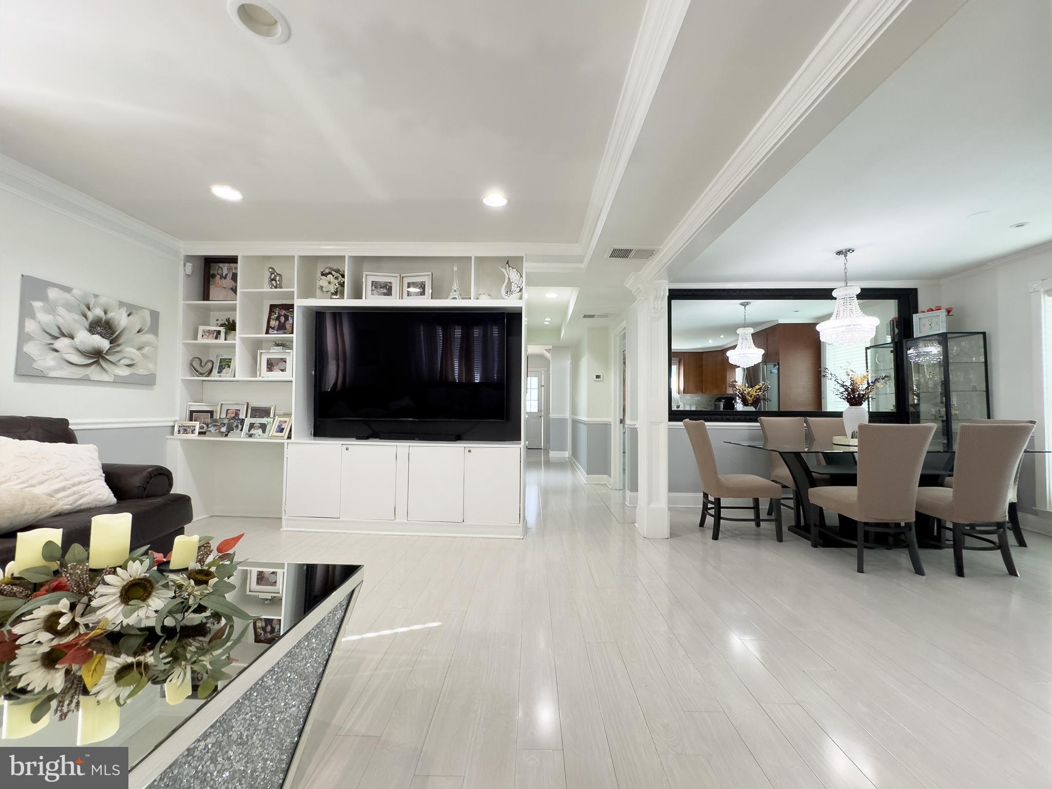 COLMAR MANOR - Residential