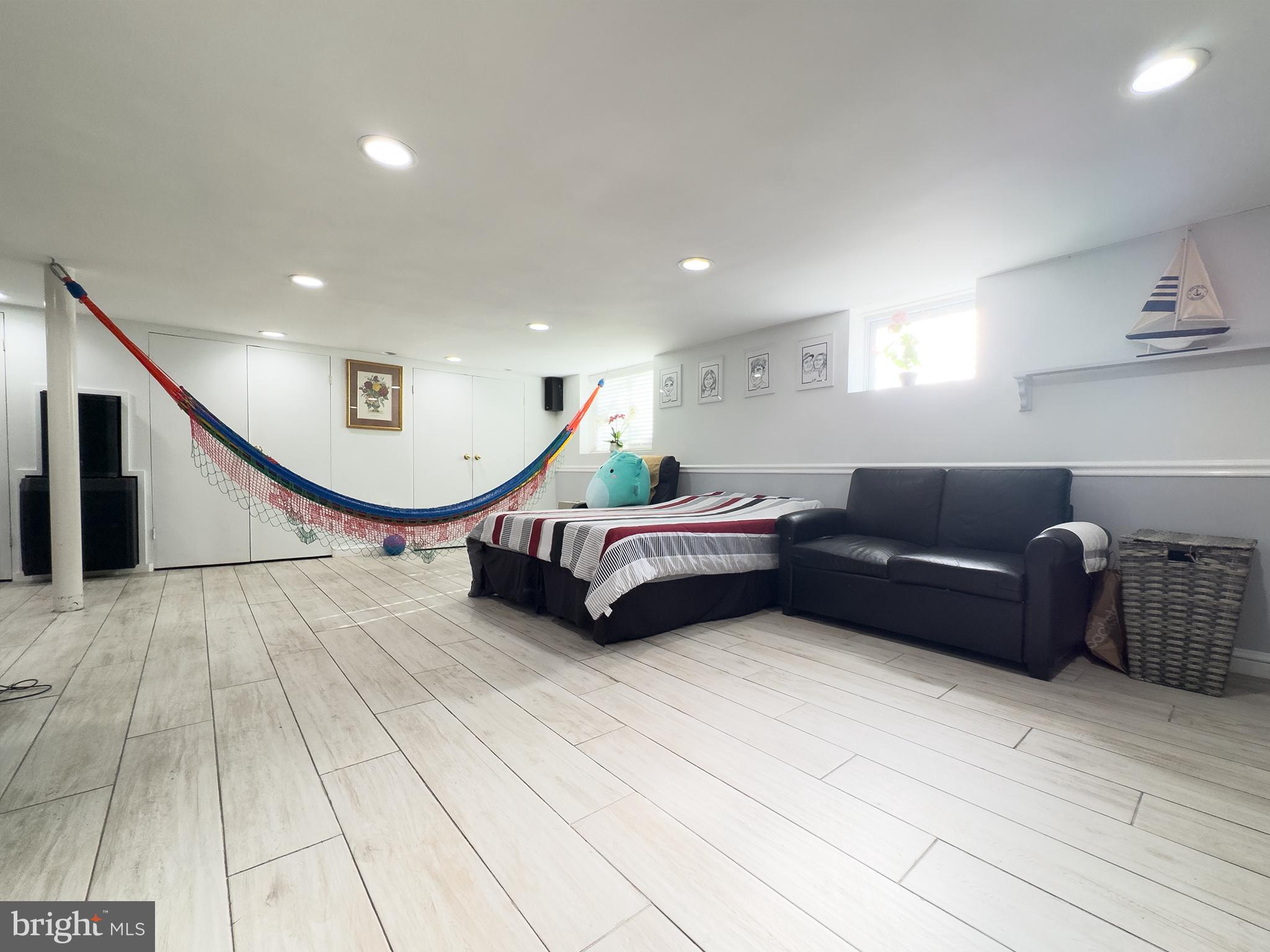 COLMAR MANOR - Residential