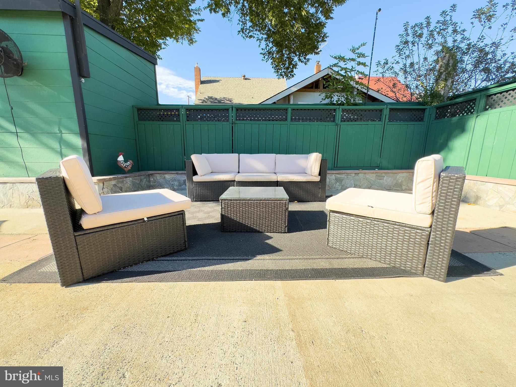 COLMAR MANOR - Residential