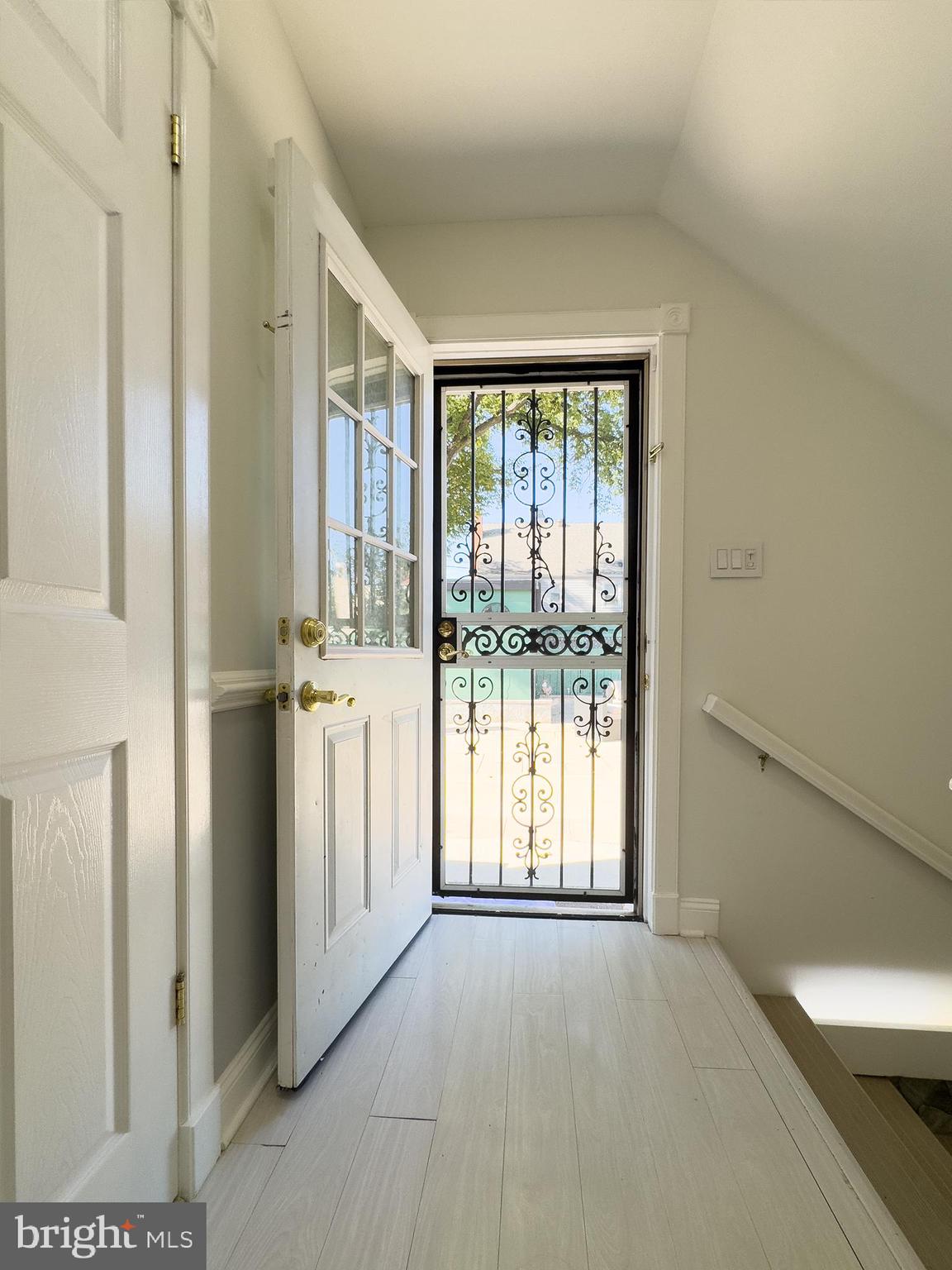 COLMAR MANOR - Residential