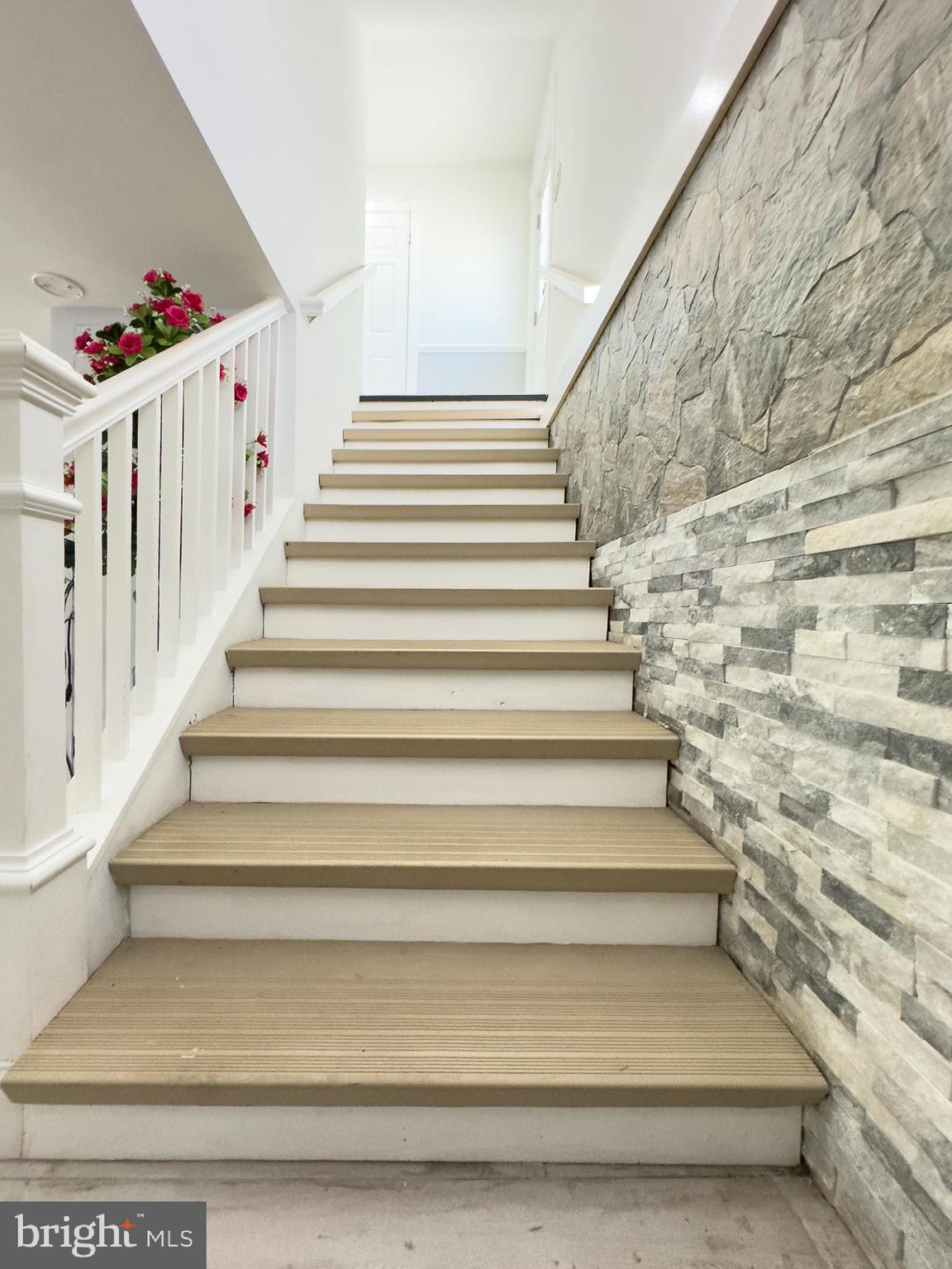 COLMAR MANOR - Residential