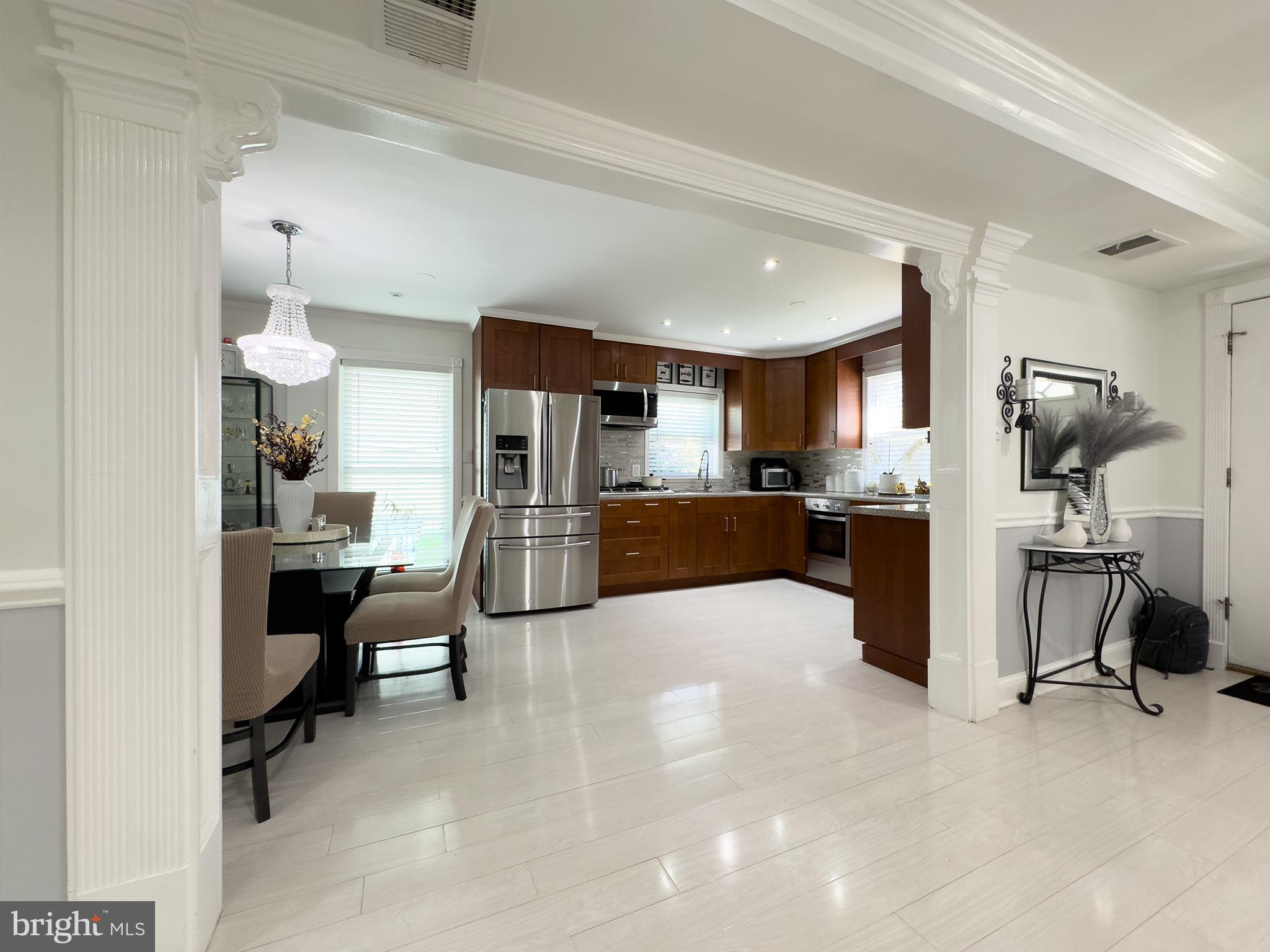 COLMAR MANOR - Residential