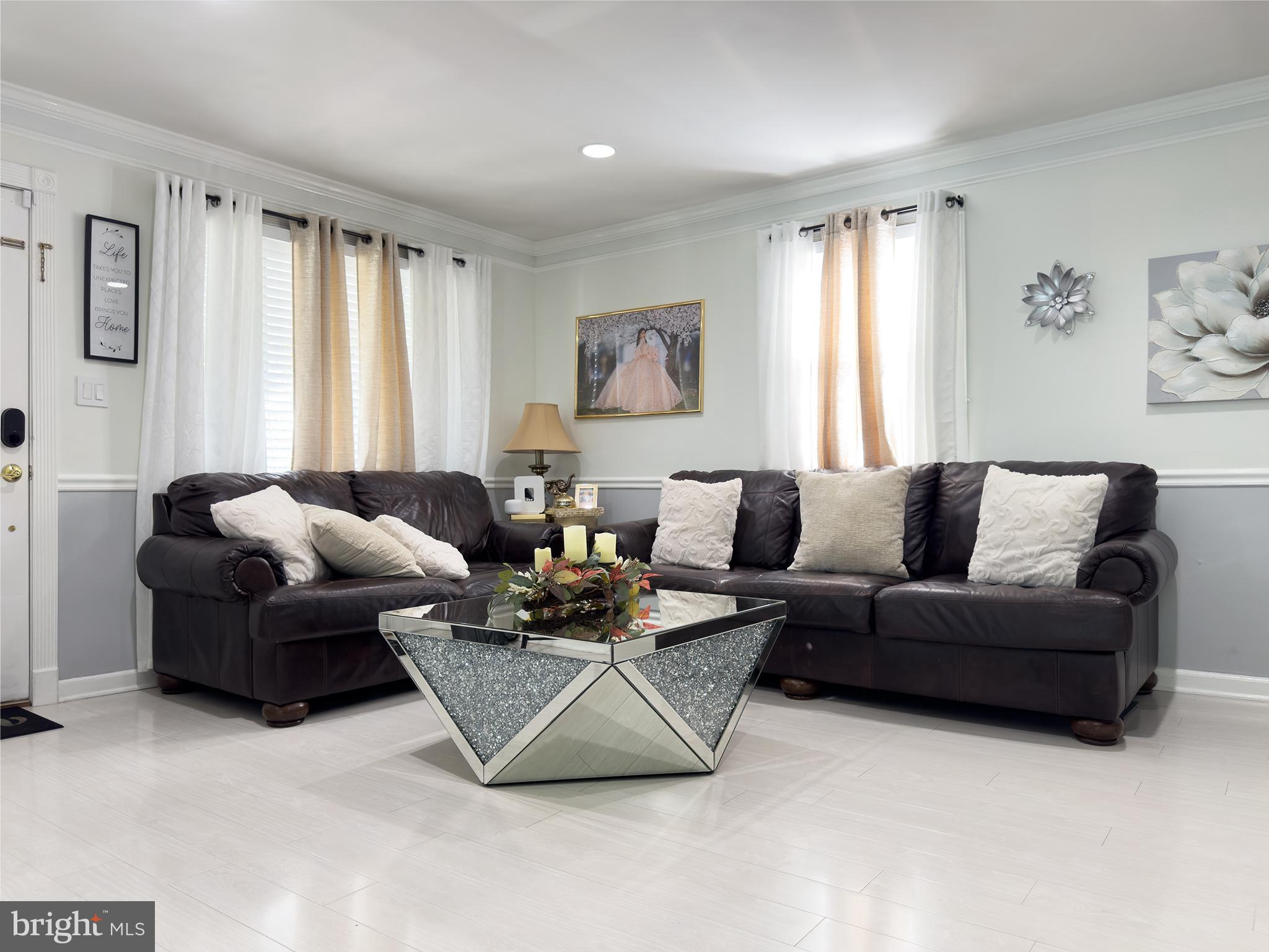 COLMAR MANOR - Residential