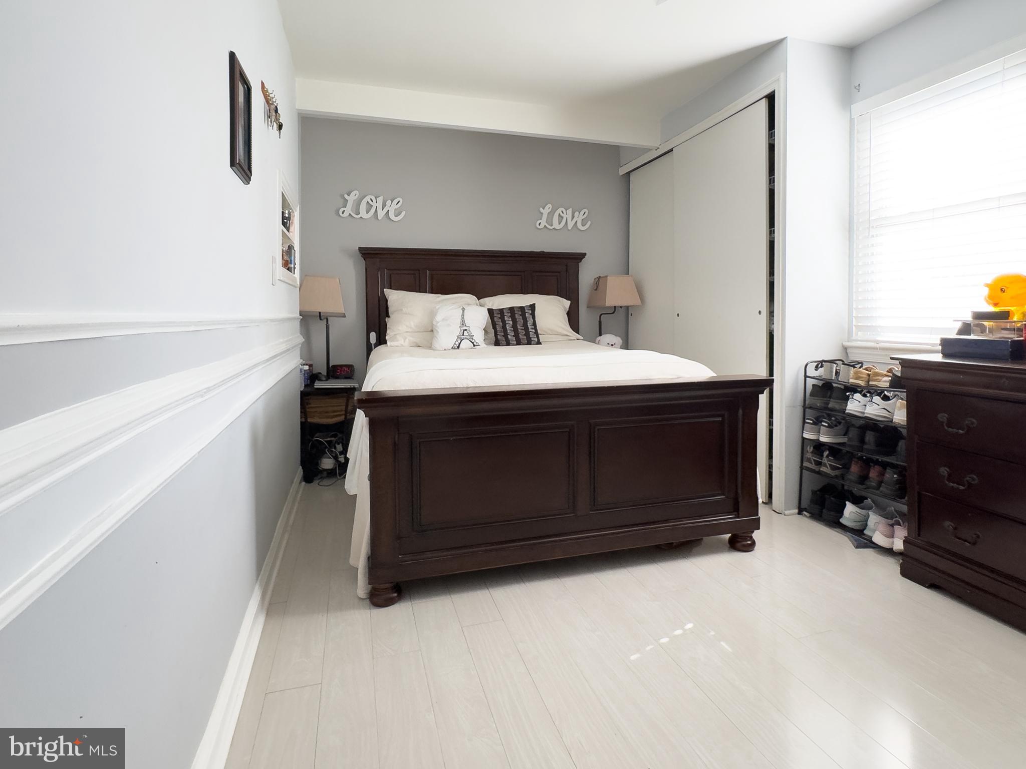 COLMAR MANOR - Residential