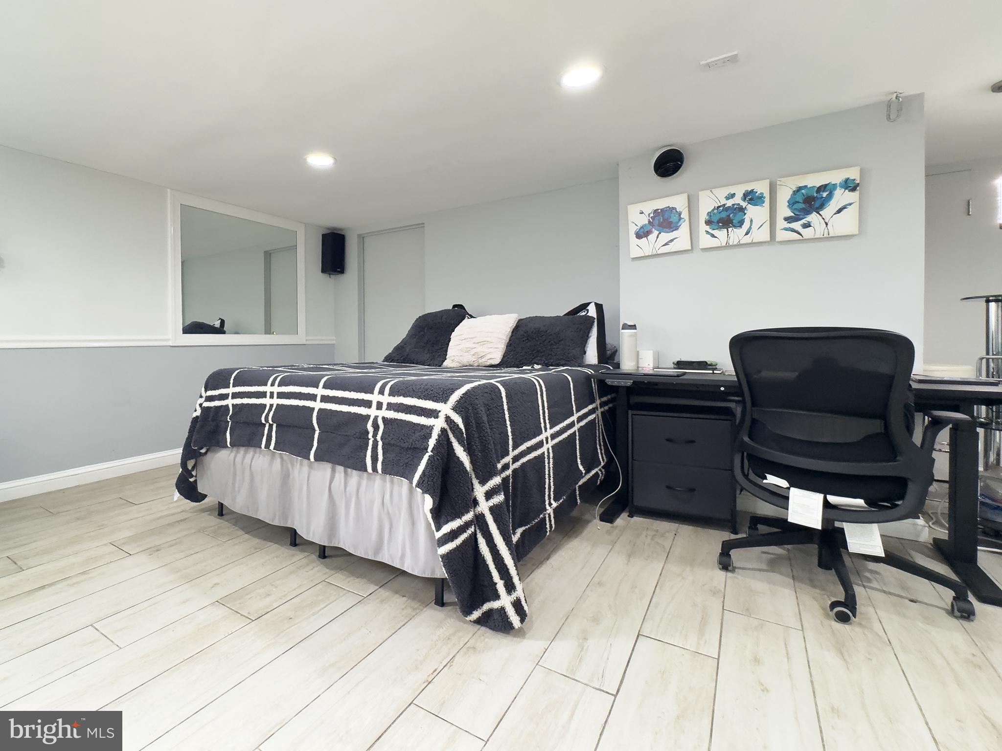 COLMAR MANOR - Residential