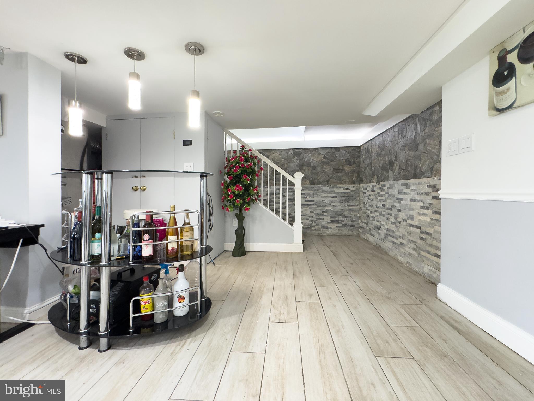 COLMAR MANOR - Residential