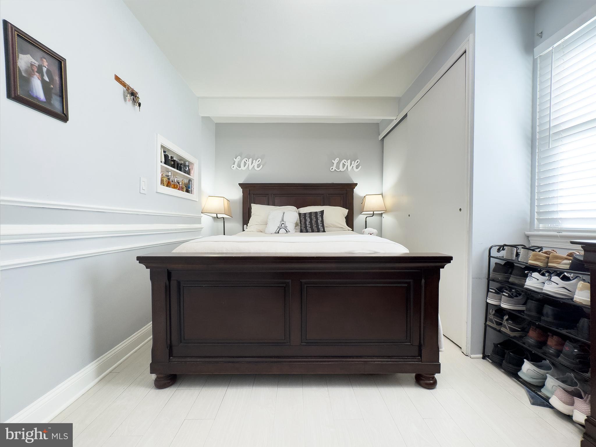 COLMAR MANOR - Residential