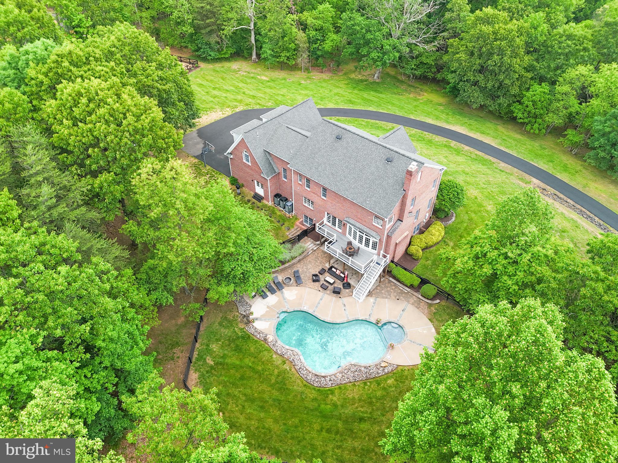 THUNDER OAK - Residential