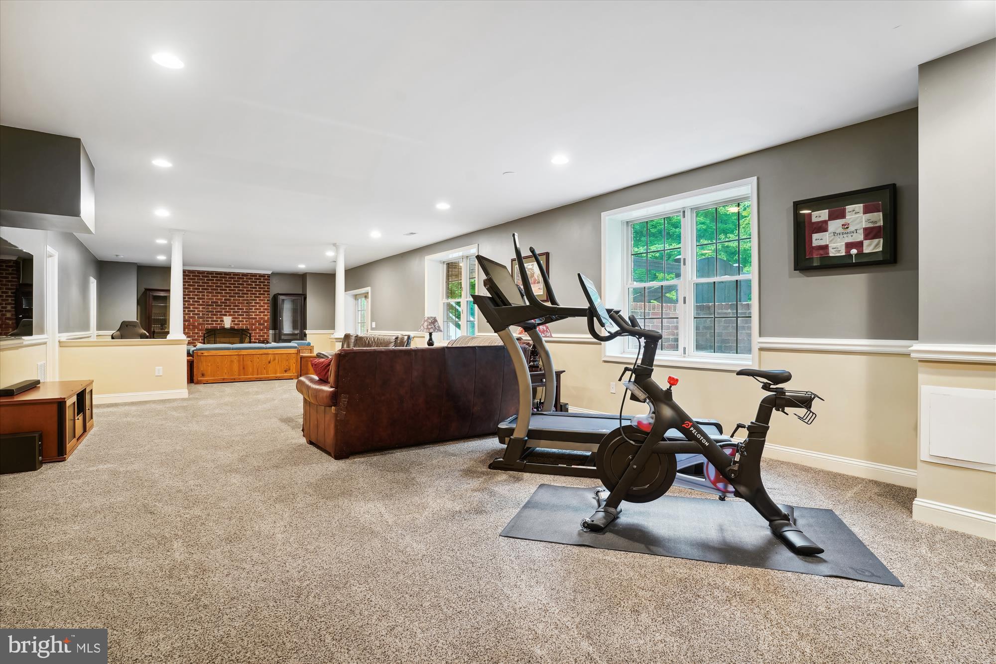 THUNDER OAK - Residential