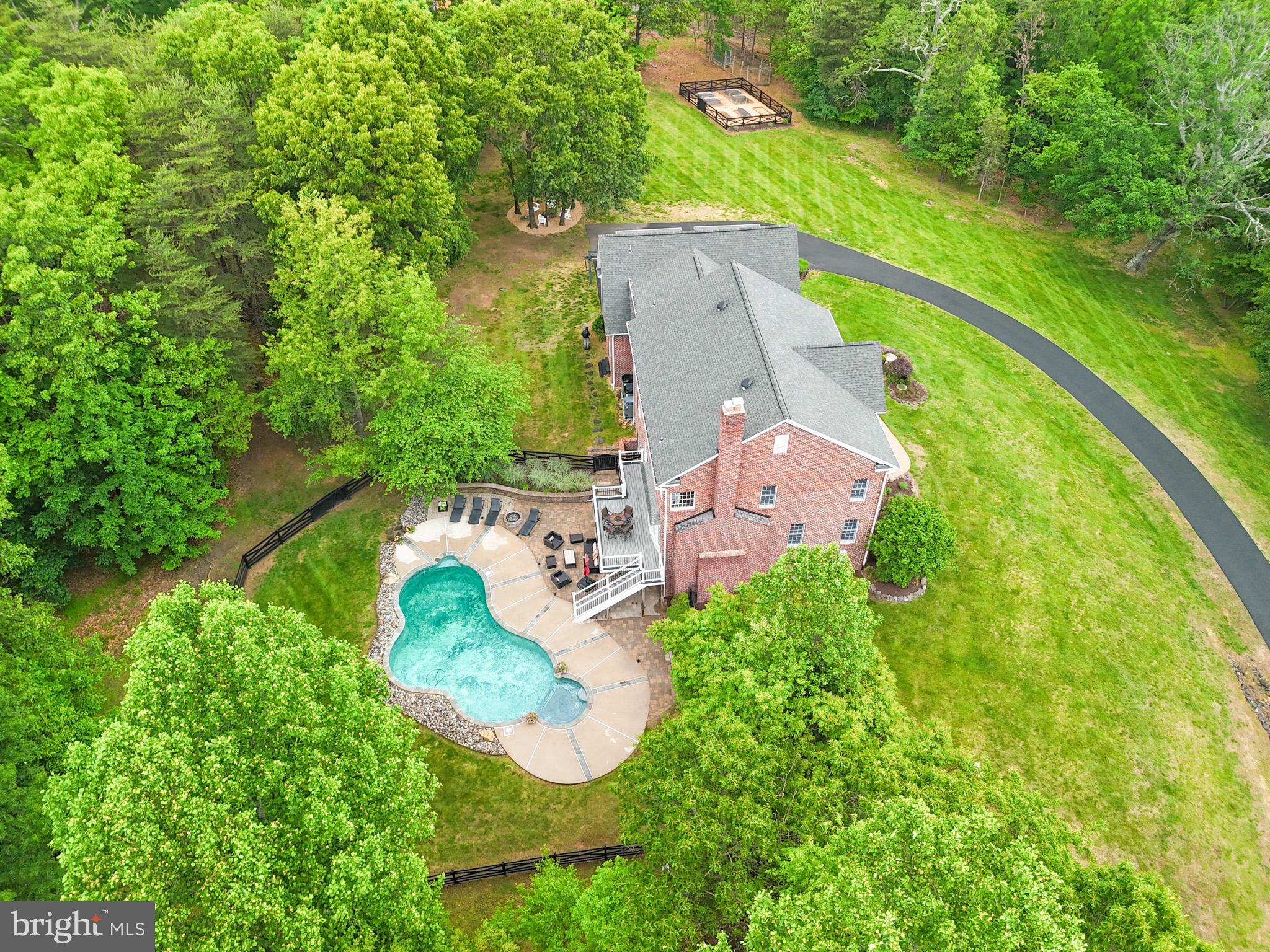 THUNDER OAK - Residential