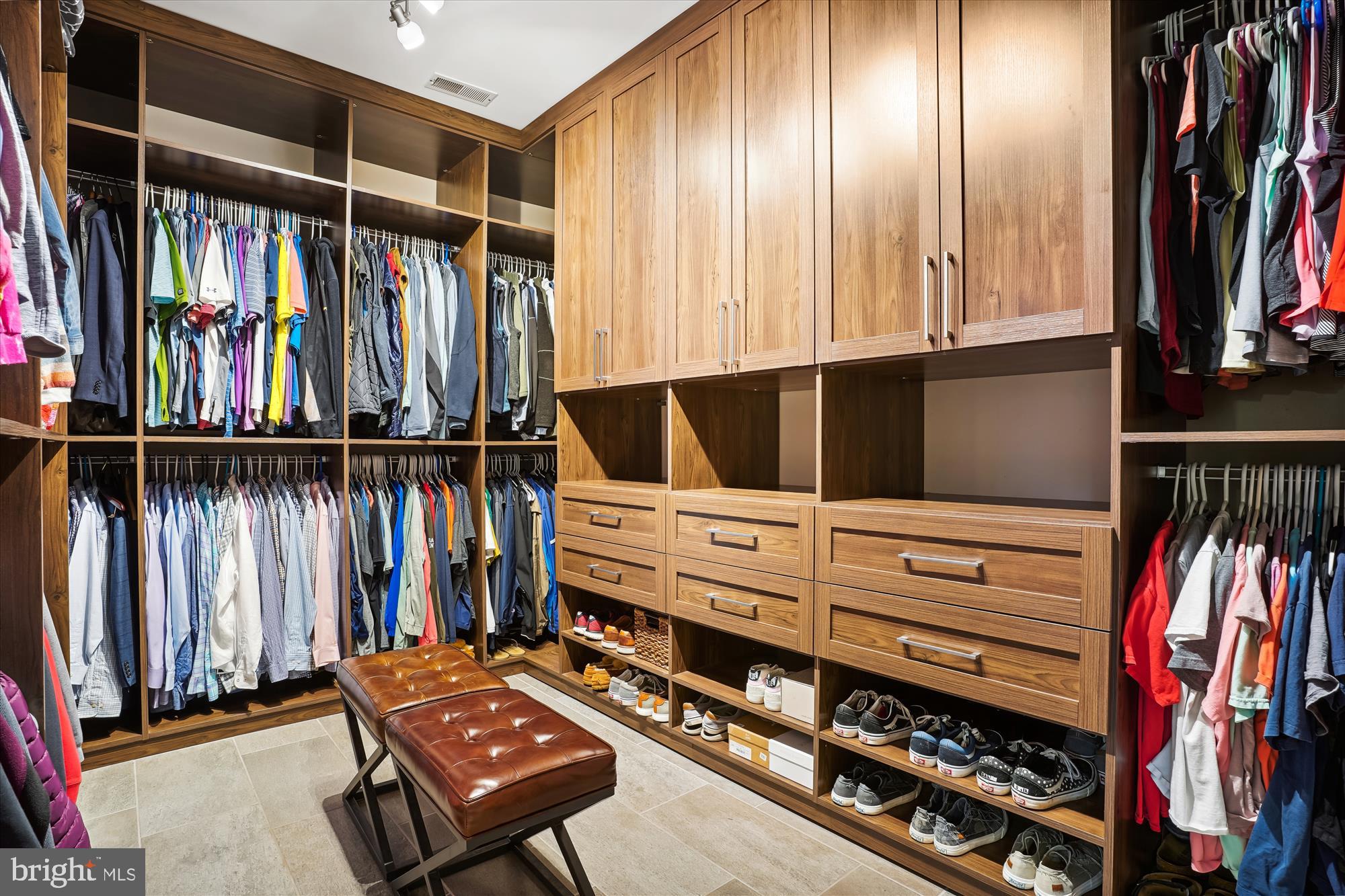 THUNDER OAK - Residential