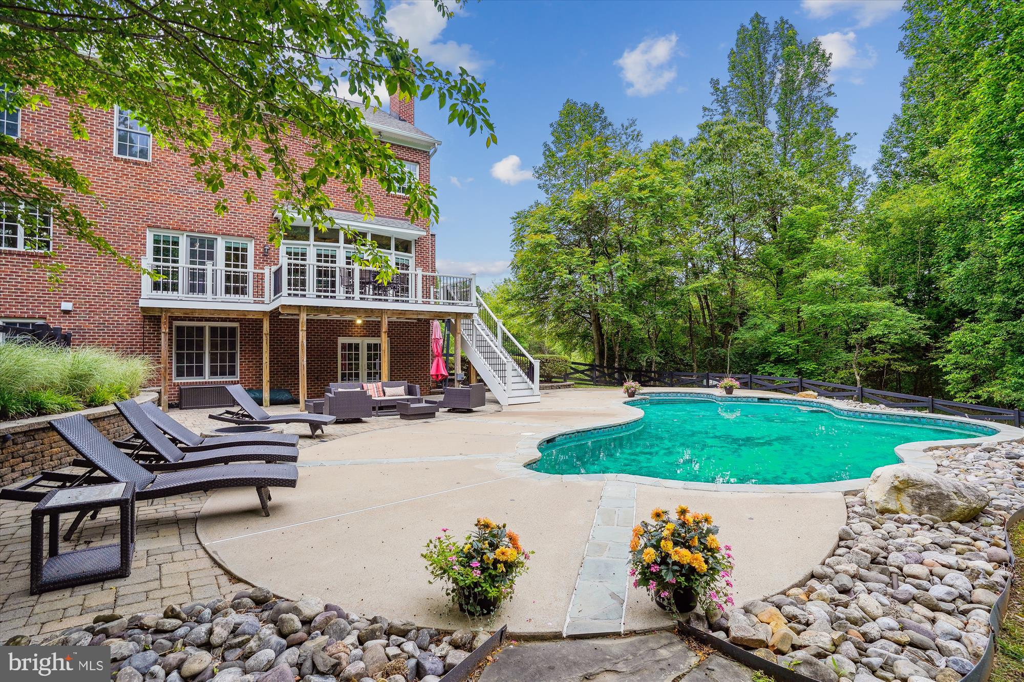 THUNDER OAK - Residential