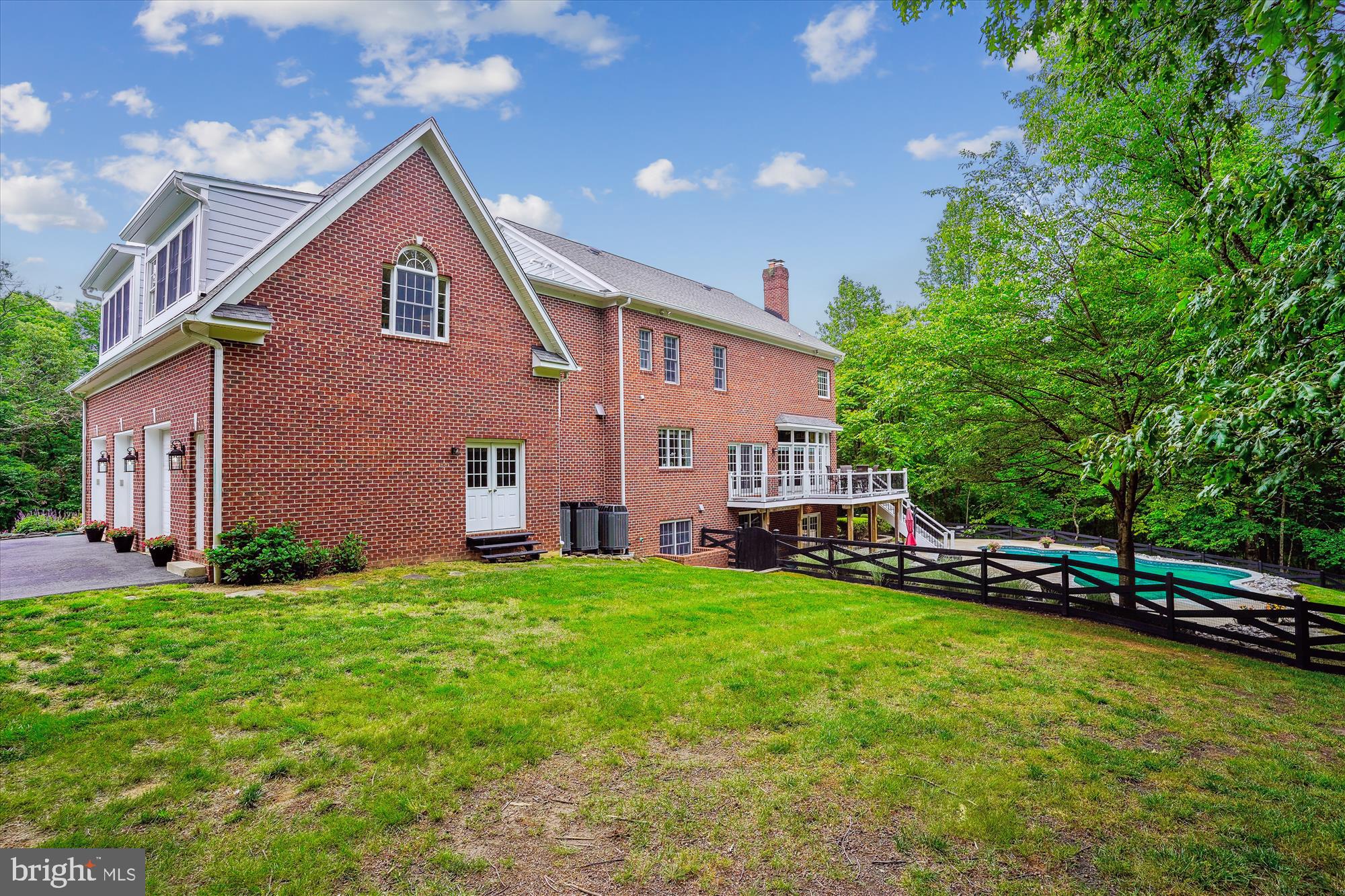 THUNDER OAK - Residential